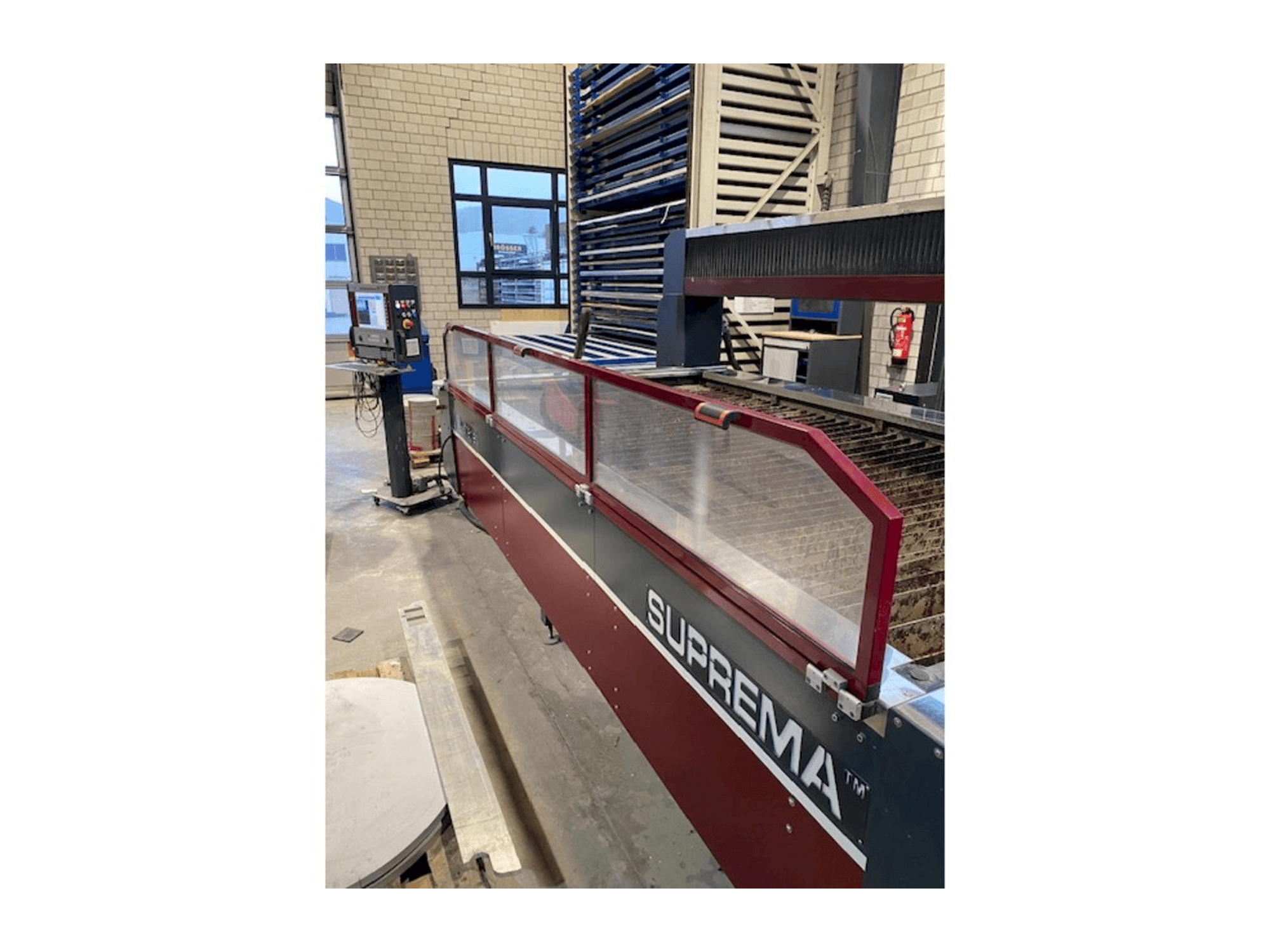 Front view of Waterjet Italy Suprem machine