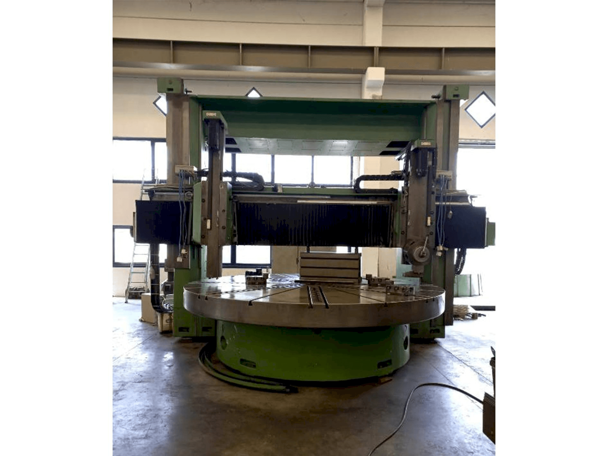 Front view of Titan SC 43 ECS 1400 machine