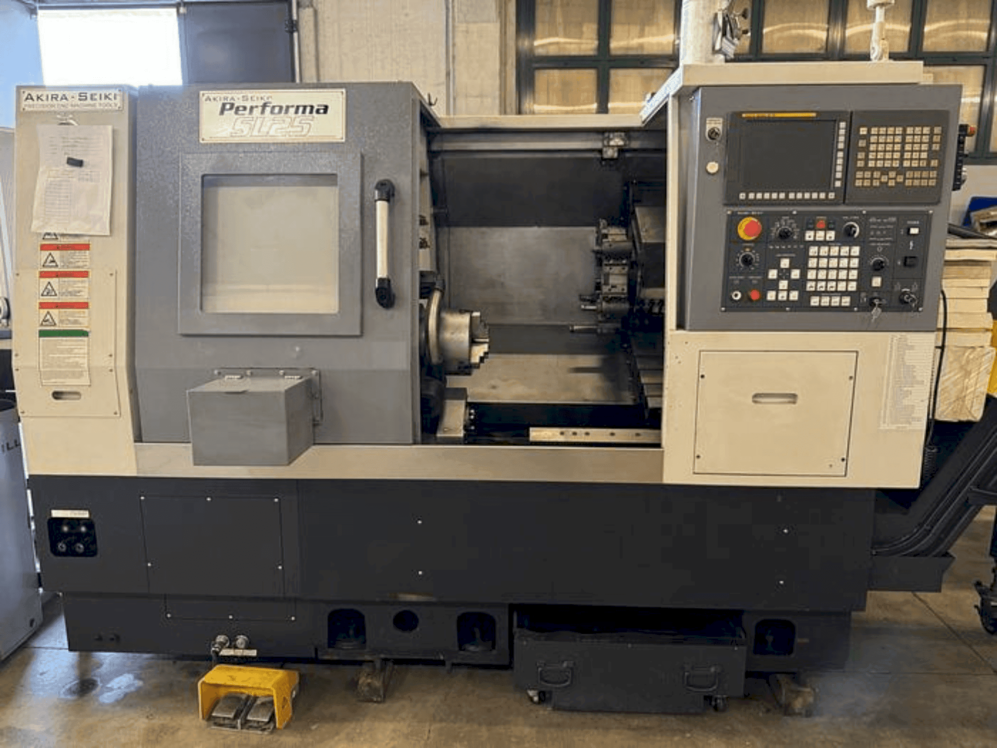 Front view of Akira Seiki Performa SL25 machine