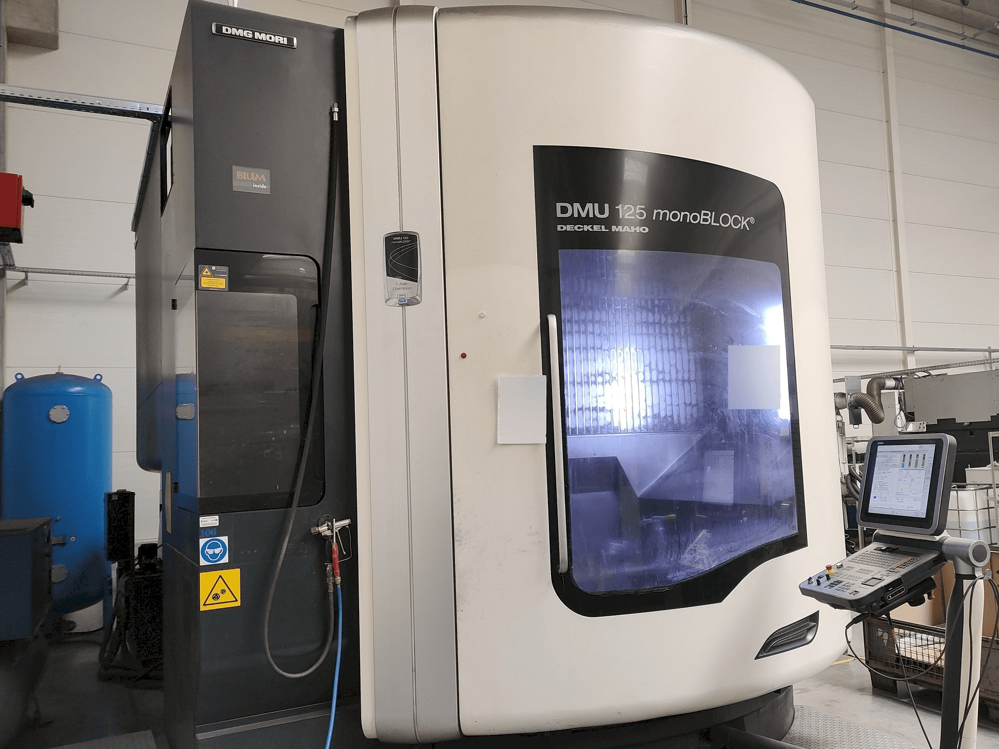 Front view of DMG MORI DMU125 monoBLOCK machine