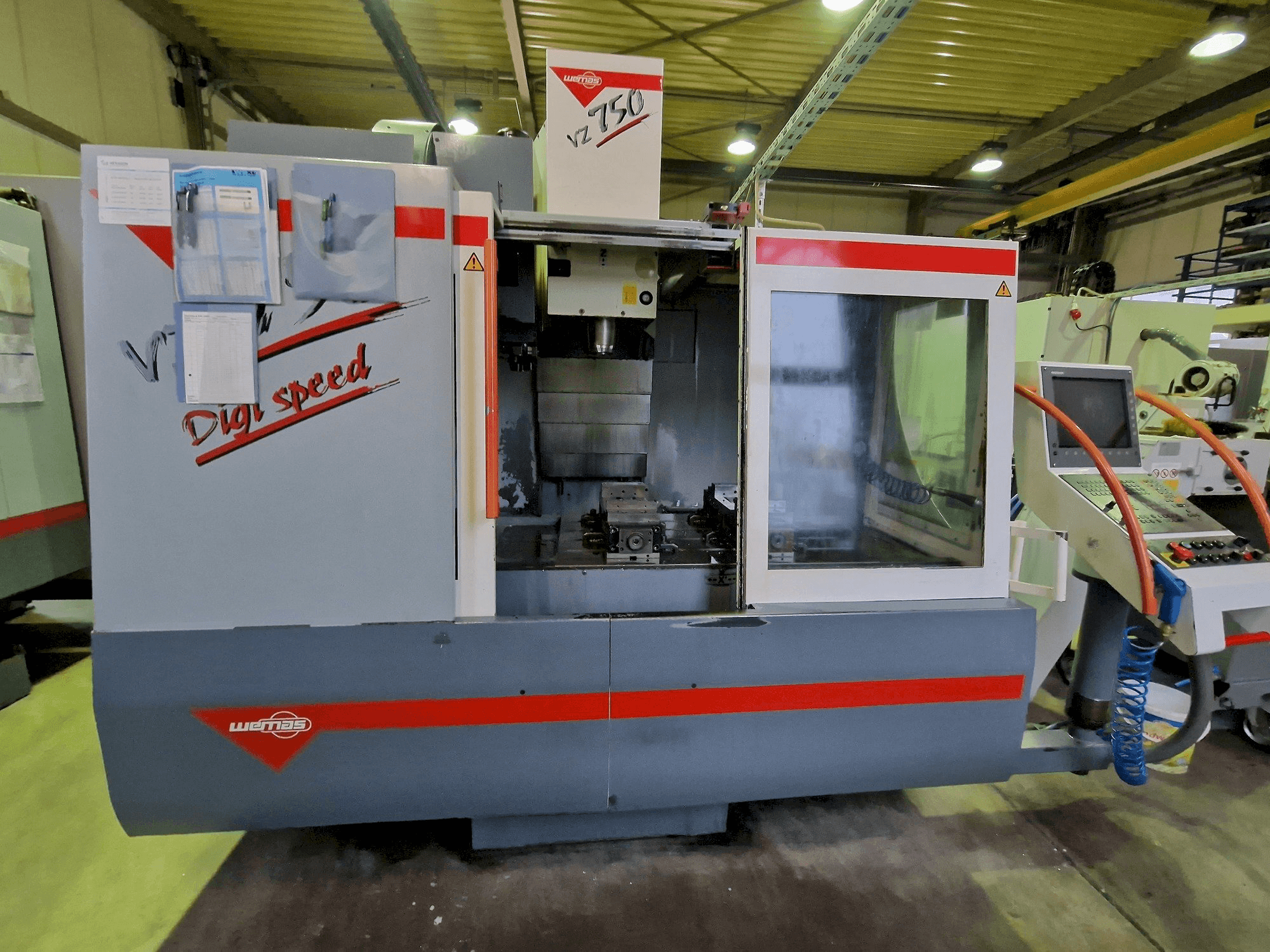 Front view of WEMAS VZ 750 machine