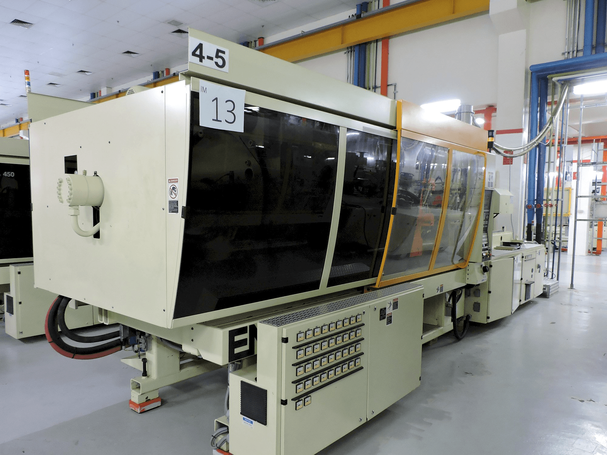 Left view of ENGEL TOGGLE 1350/450 Machine