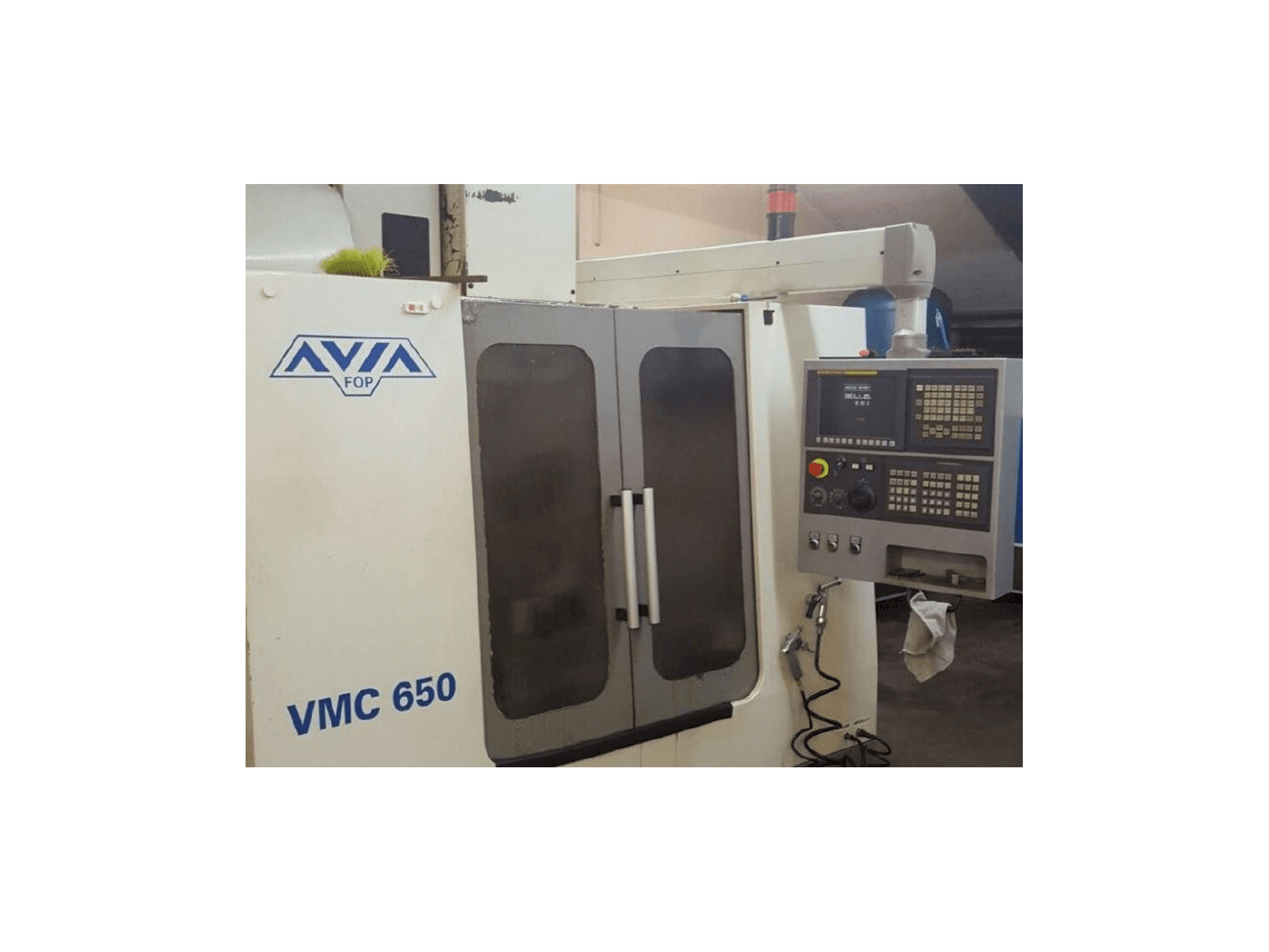 Front view of Avia VMC 650 machine