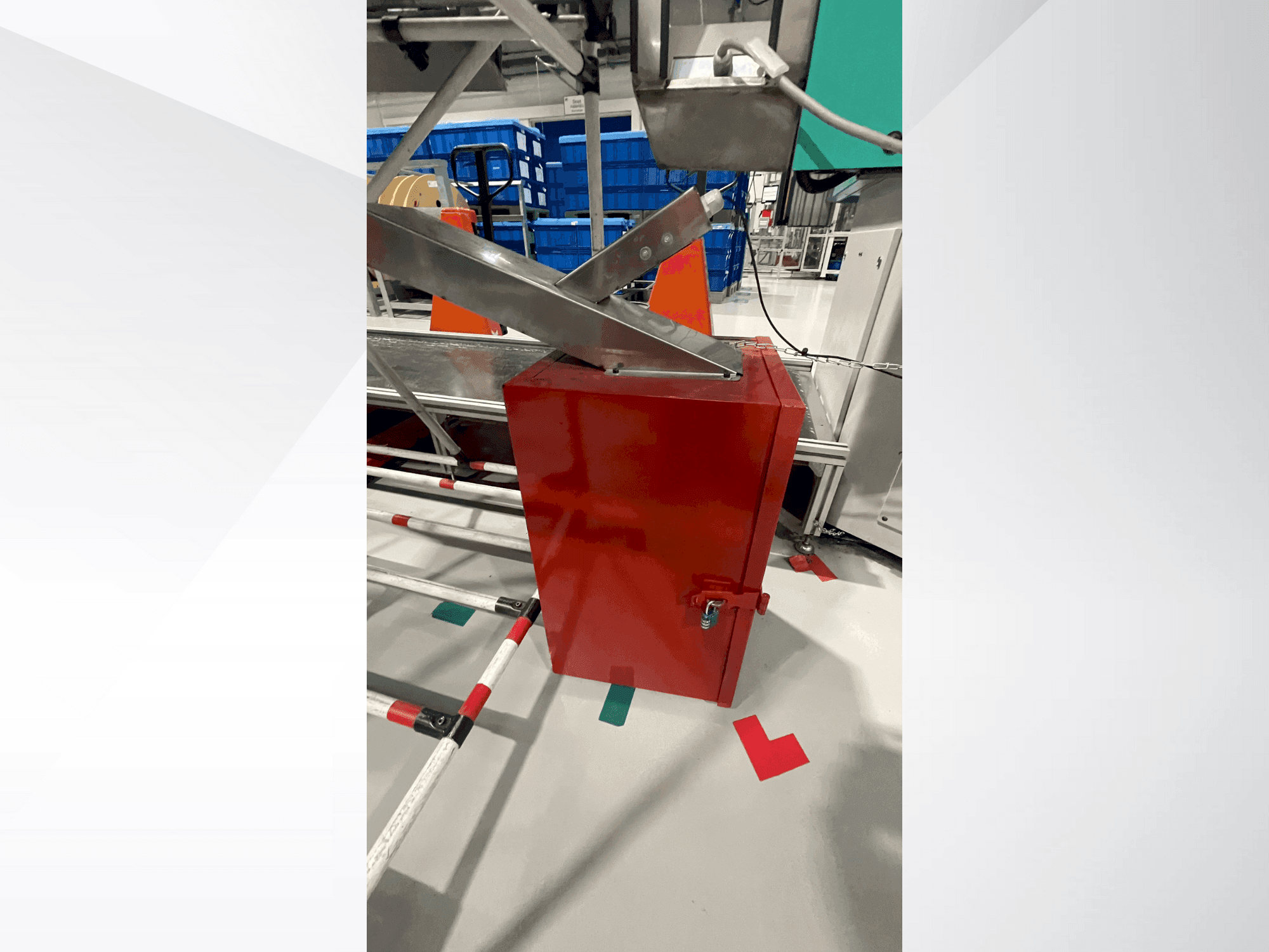 Front view of Arburg Allrounder 1500 T 2000-400 machine