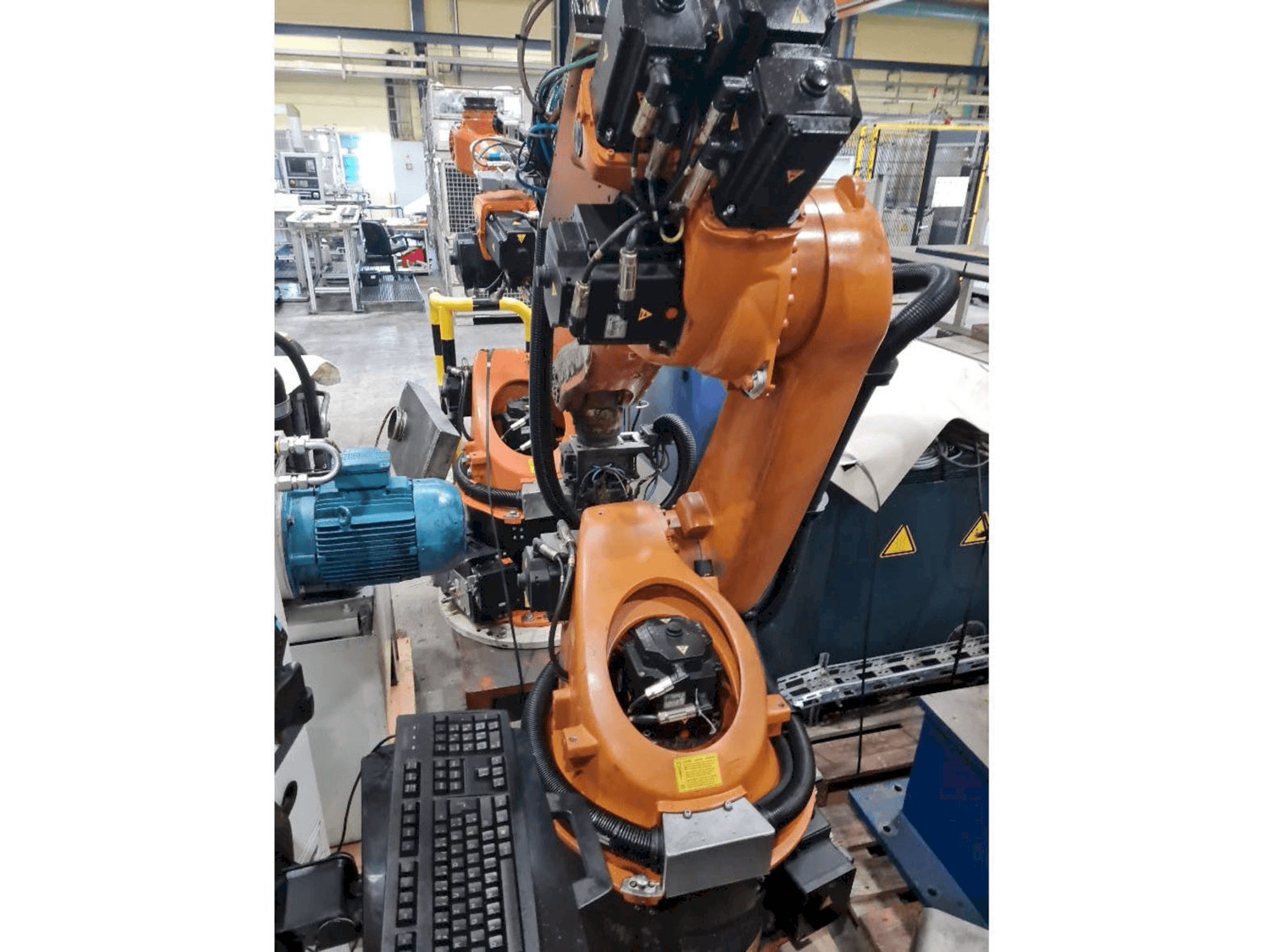 Front view of KUKA KR30-3 machine