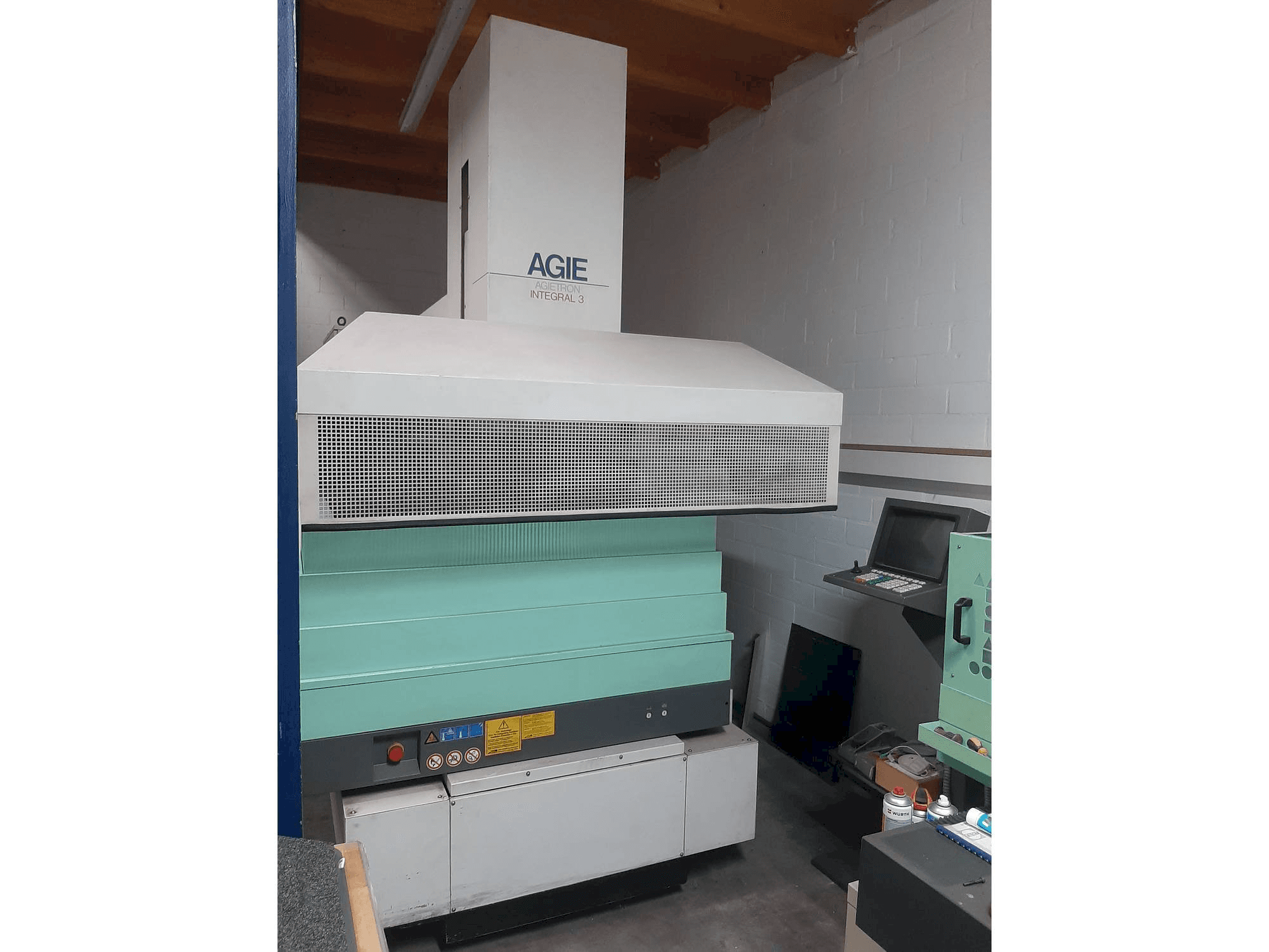 Front view of AGIE Agietron Integral 3 machine