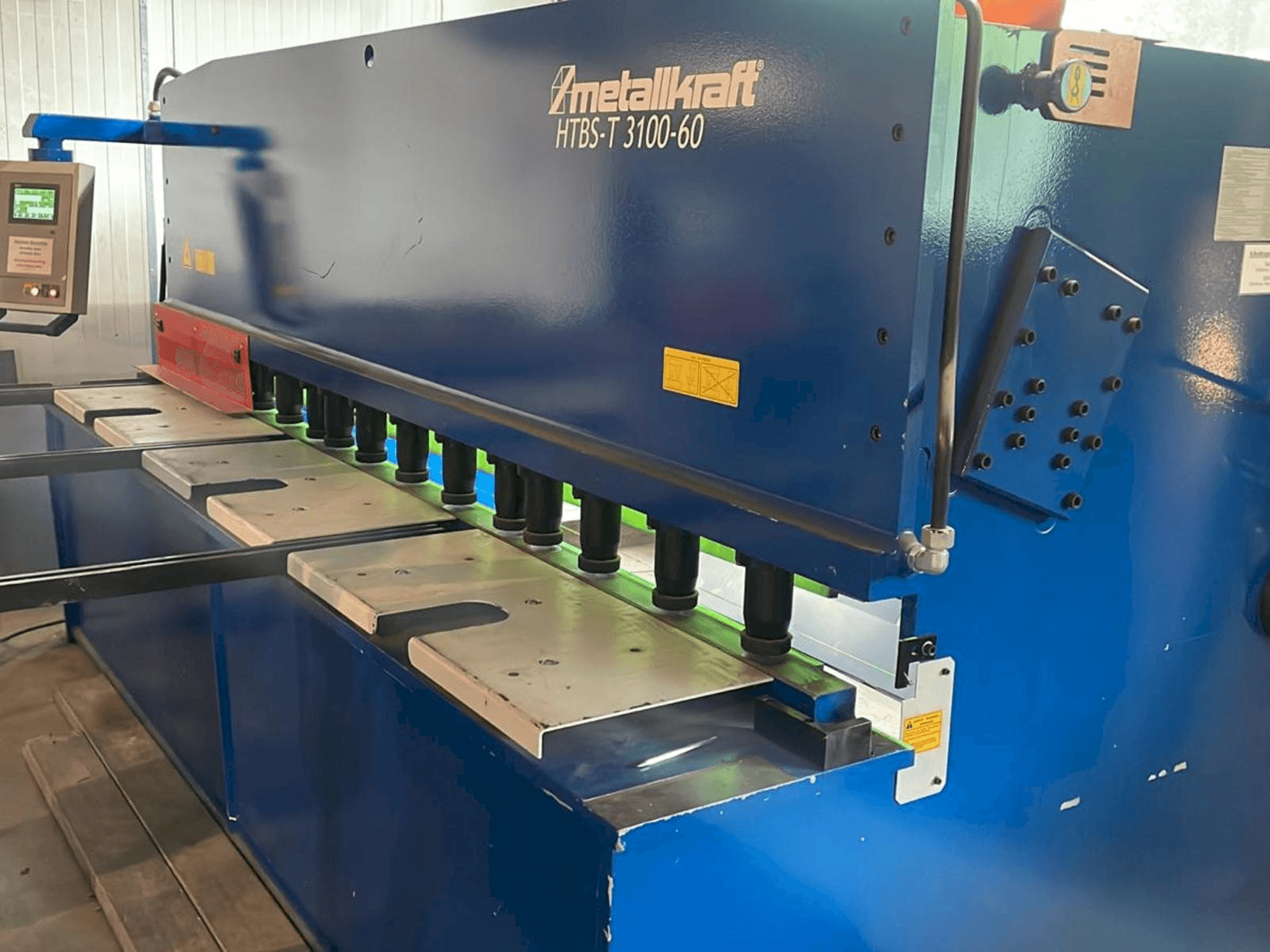 Front view of Metallkraft HTBS-T 3100-60 machine