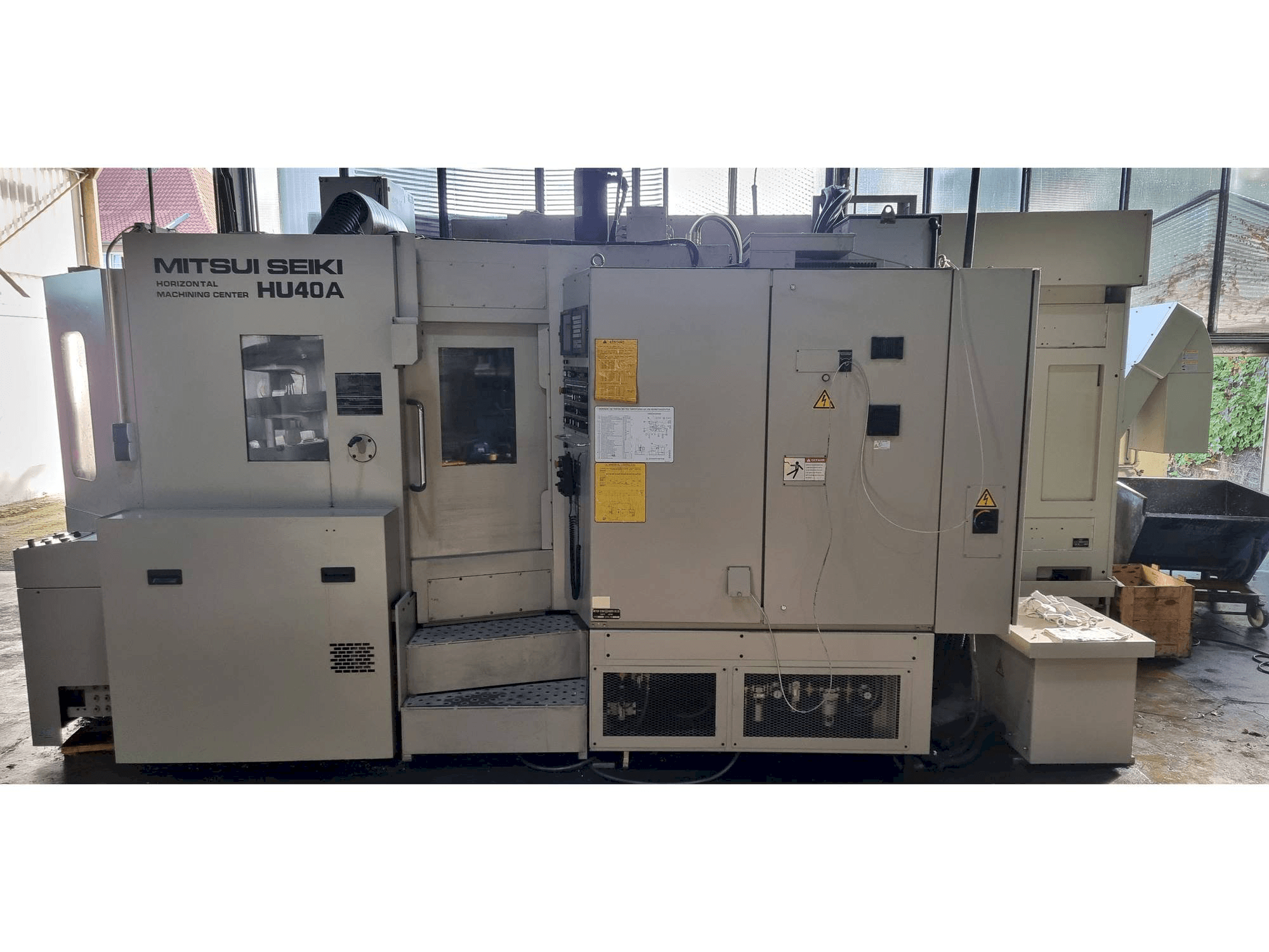 Front view of Mitsui Seiki HU40A machine