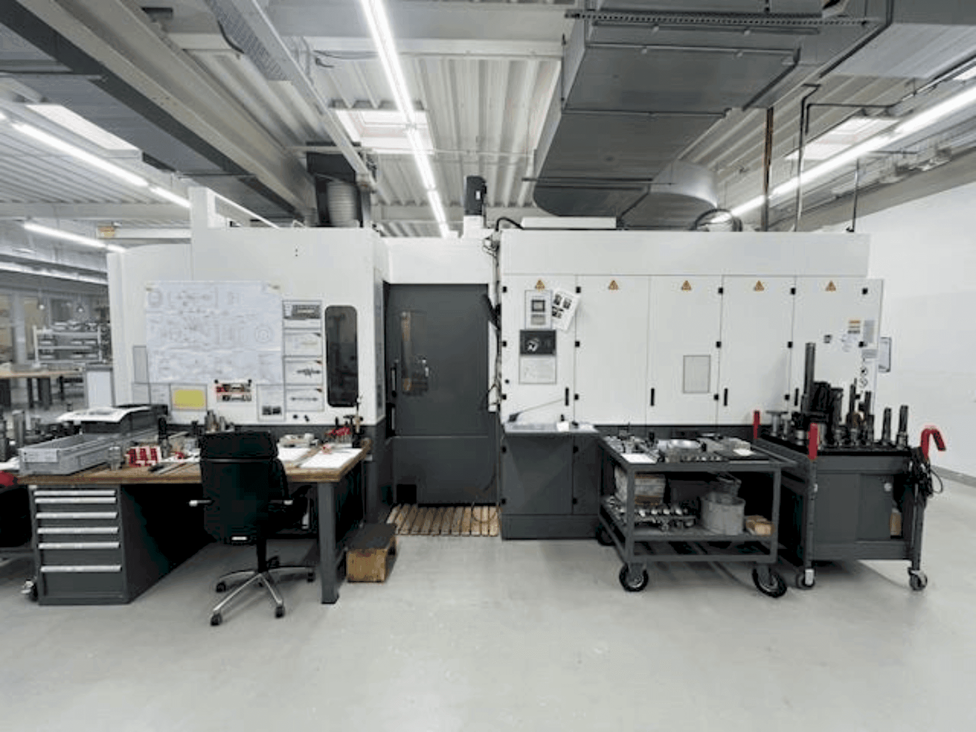 Front view of HULLER HILLE Nbh 170 machine