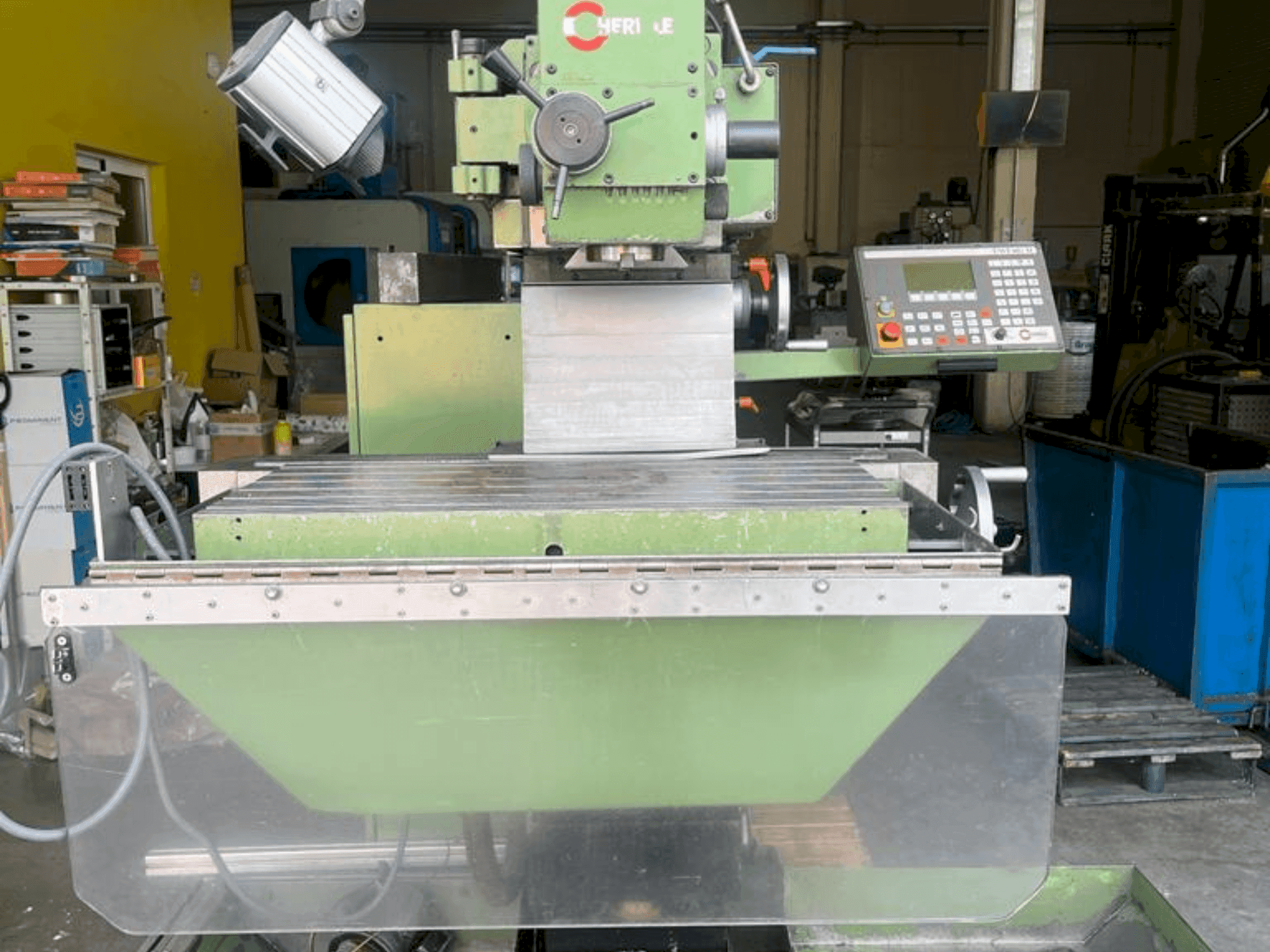 Front view of HERMLE UWF 802M machine