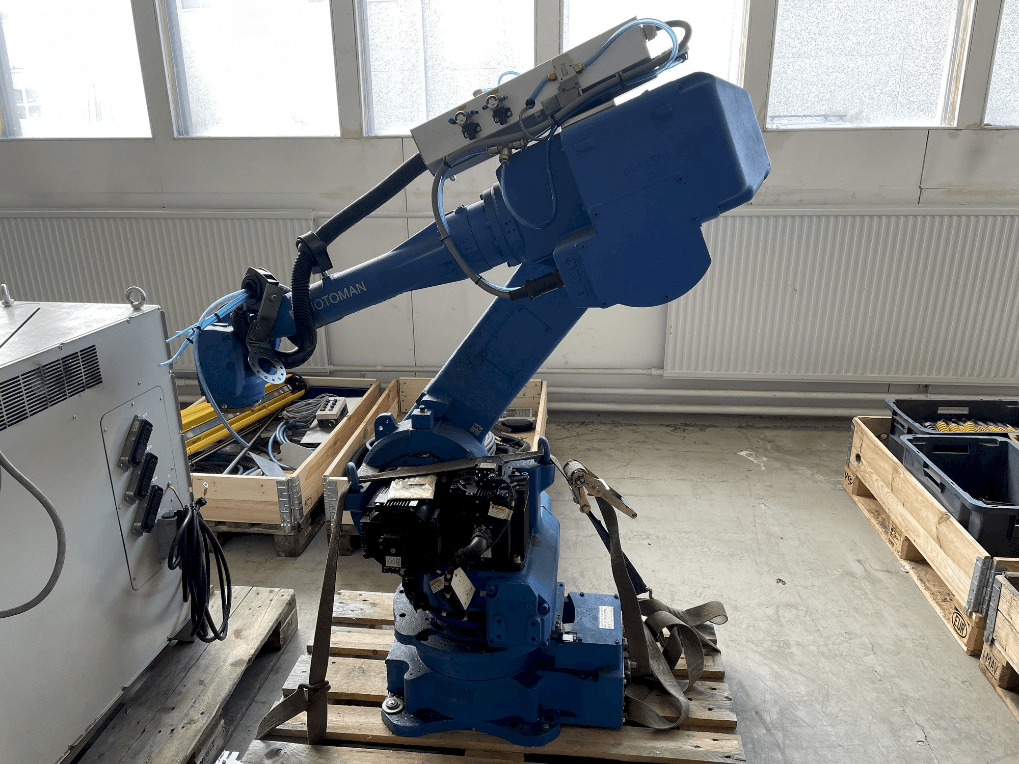 Front view of MOTOMAN NX100 80KG machine