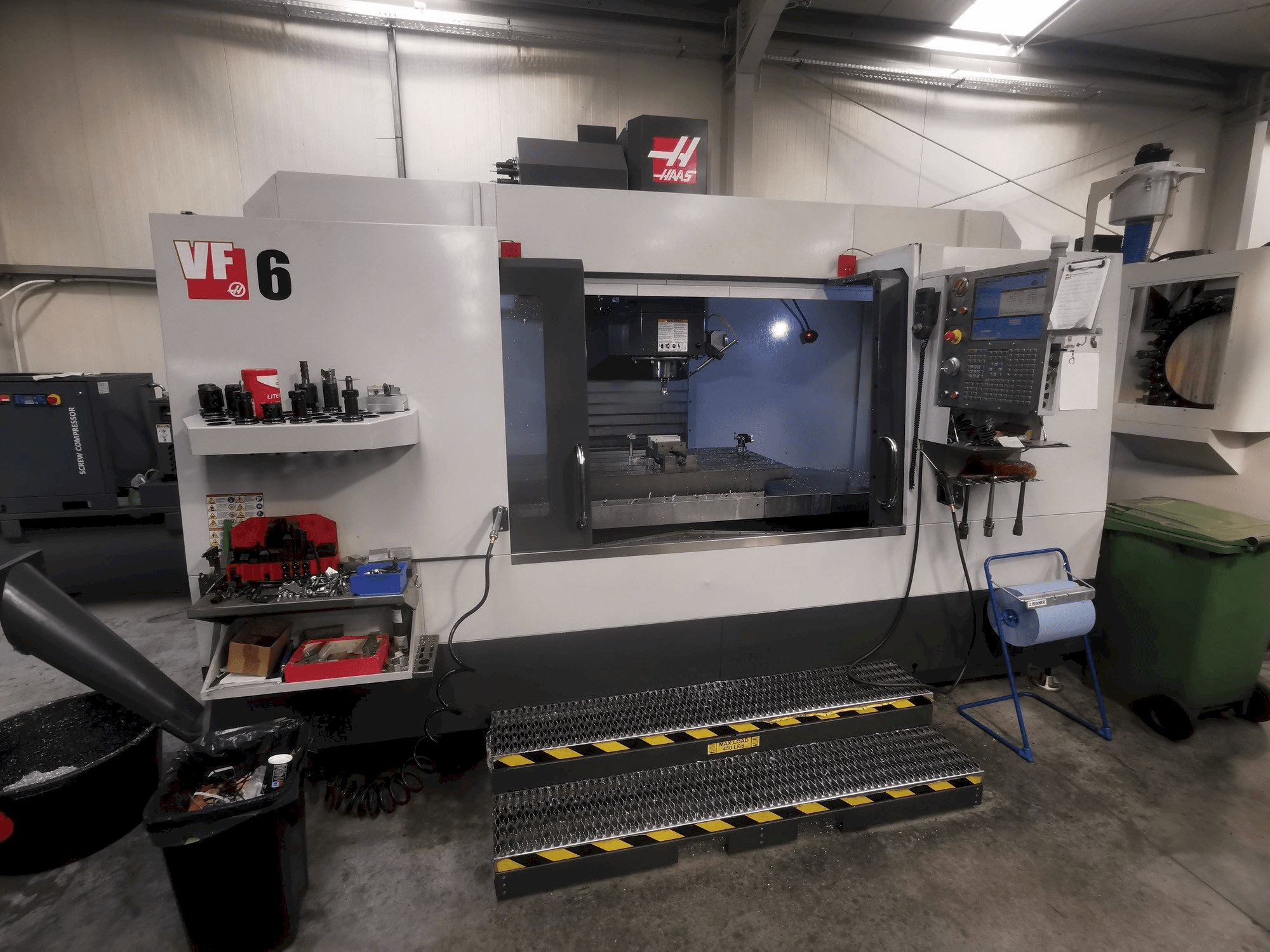 Front view of HAAS VF-6/40 machine