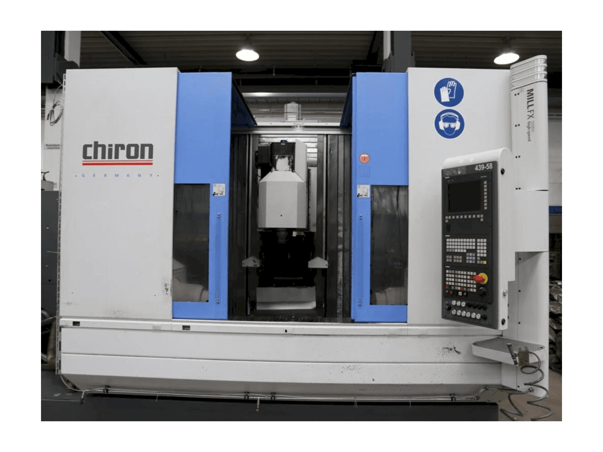 Front view of CHIRON Mill 1250 machine