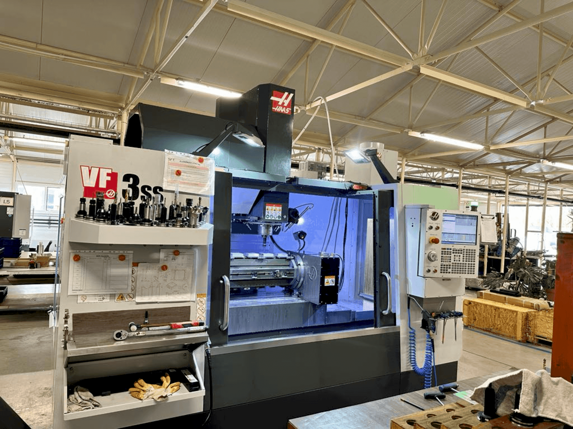 Front view of HAAS VF-3SS machine