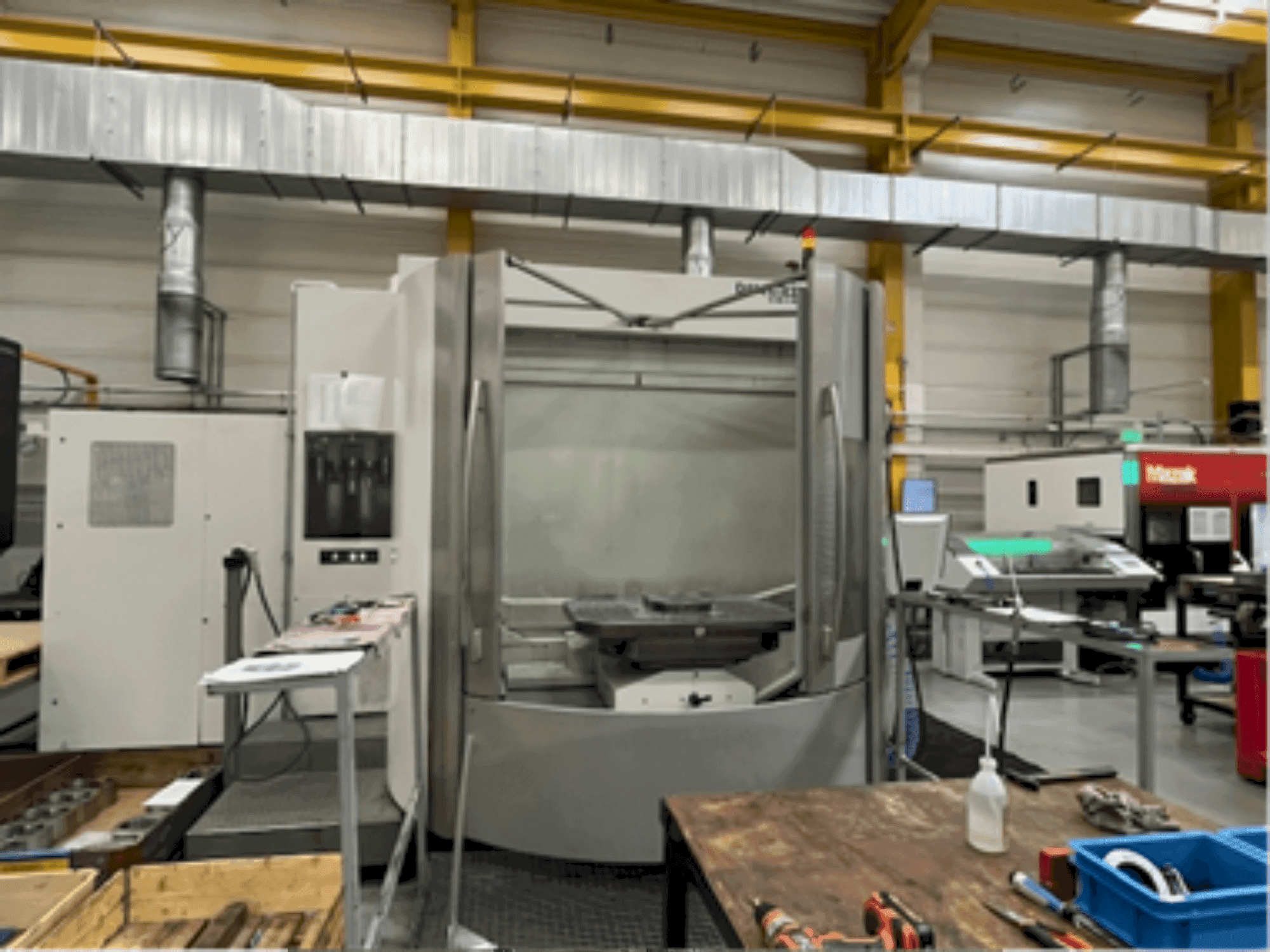 Front view of DMG GILDEMEISTER DMC 125U machine