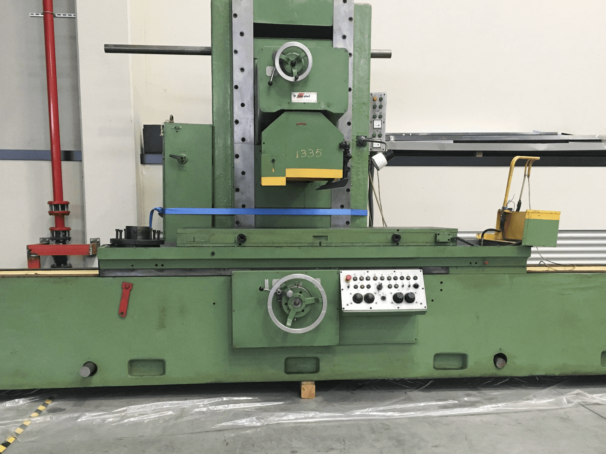 Front view of Inter-plast 3 D 725 Machine