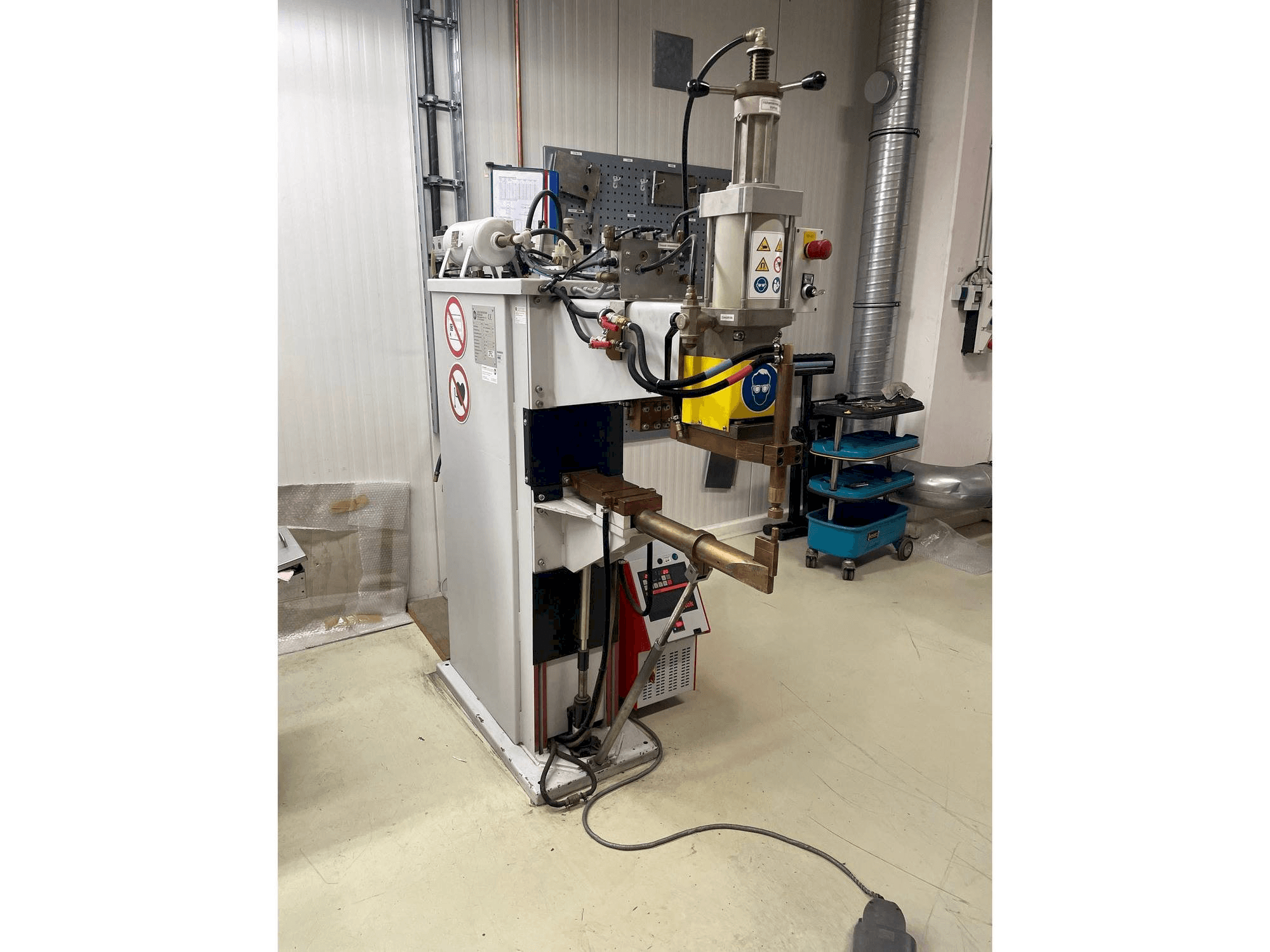 Front view of ESD 8212 S machine