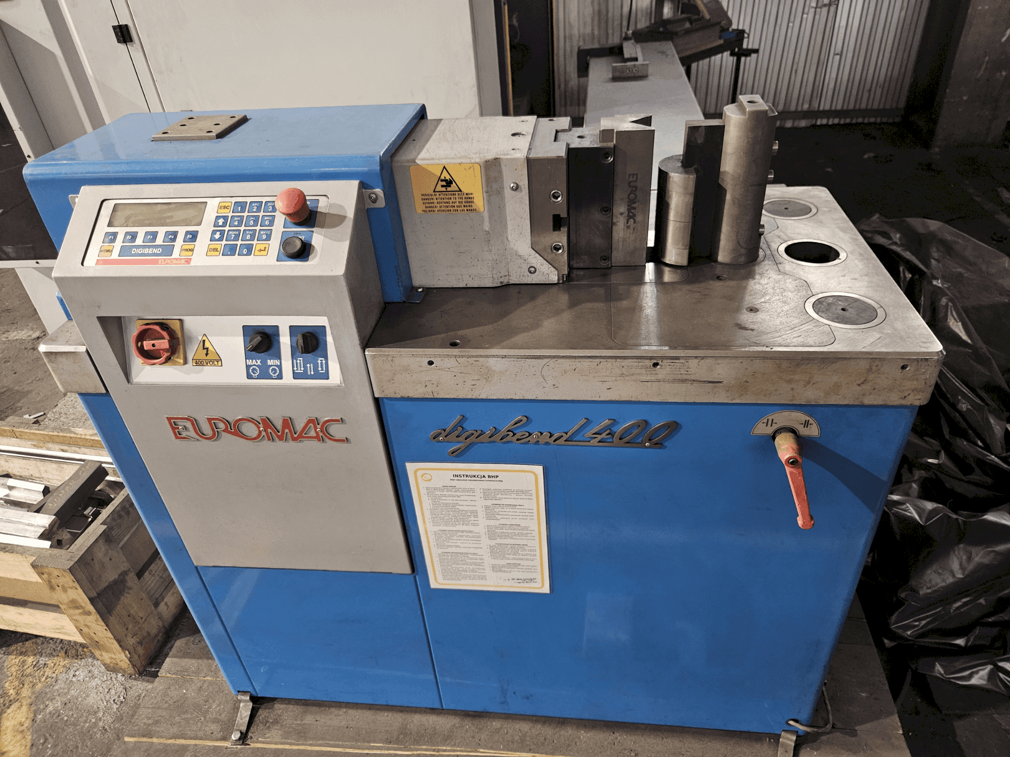 Front view of Euromac DIGIBEND 400 CNC machine