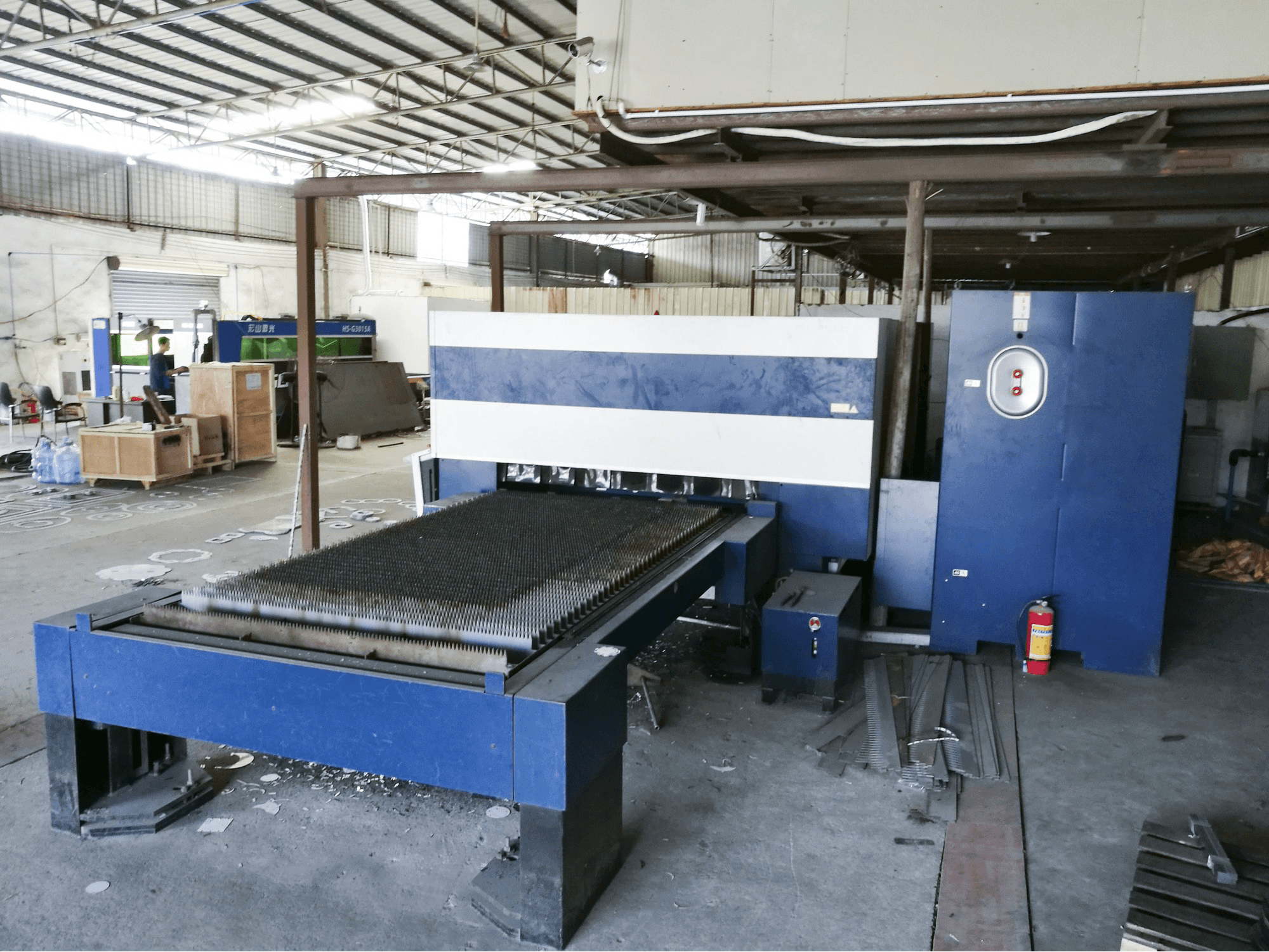 Right view 1 of Trumpf TruLaser 3030 machine