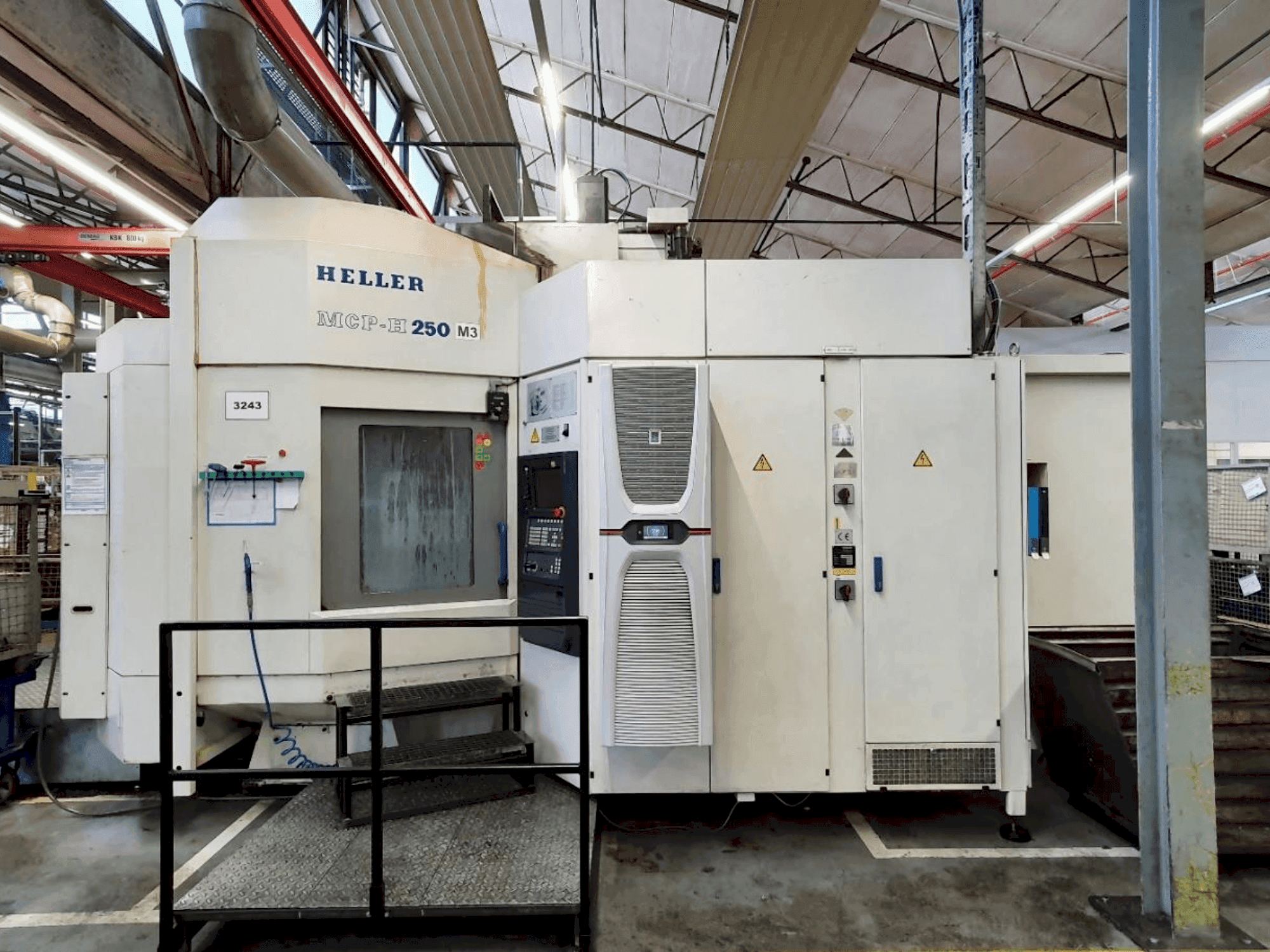 Front view of HELLER MCP-H 250 machine