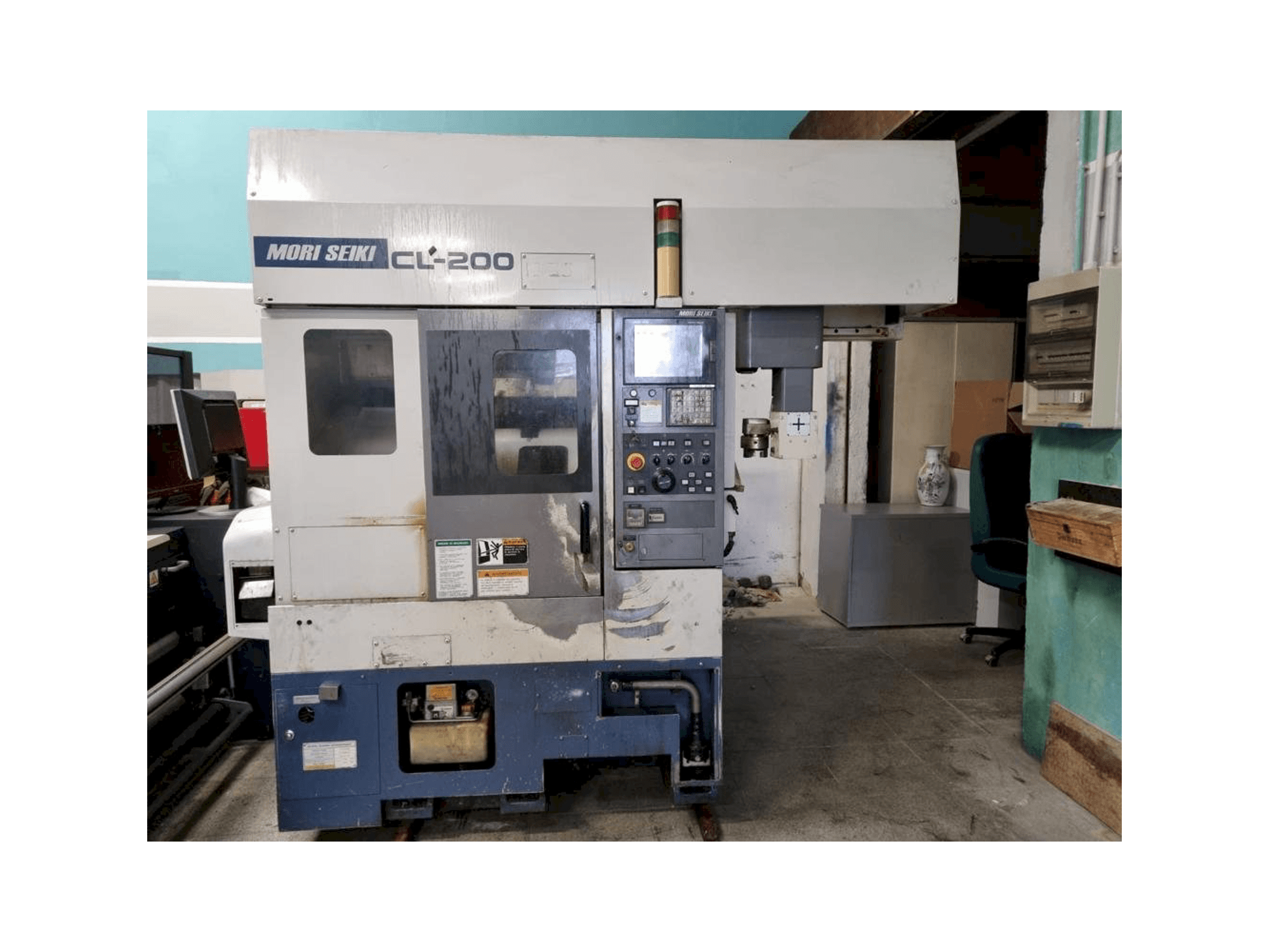 Front view of MORI SEIKI CL-200 machine