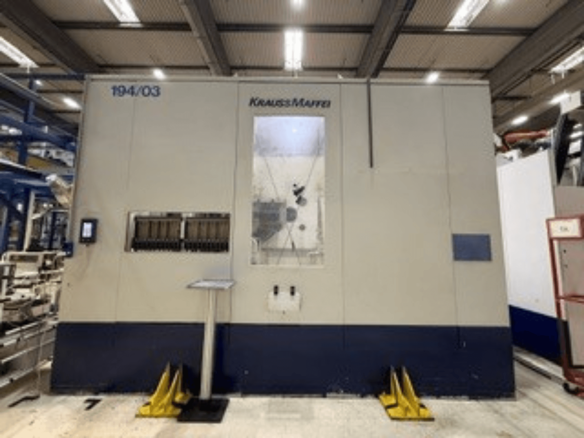 Krauss Maffei 4000-24500 MC hydraulic injection moulding machine front view, featuring control panel and operational elements.