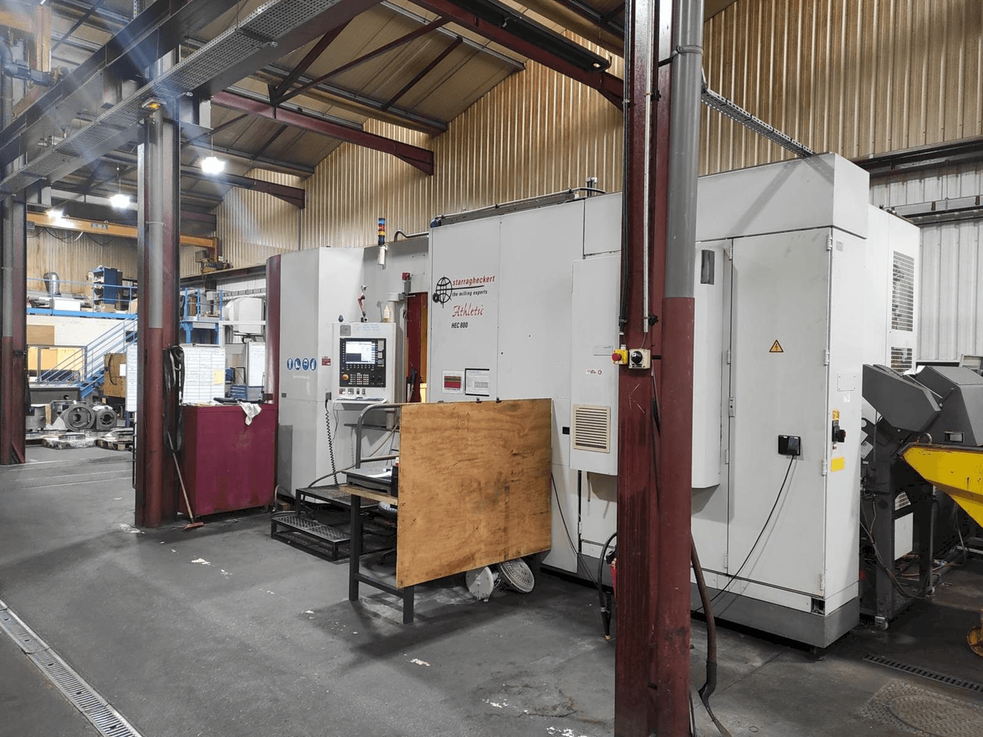 Front view of Starrag HEC 800 - 5 AXES machine