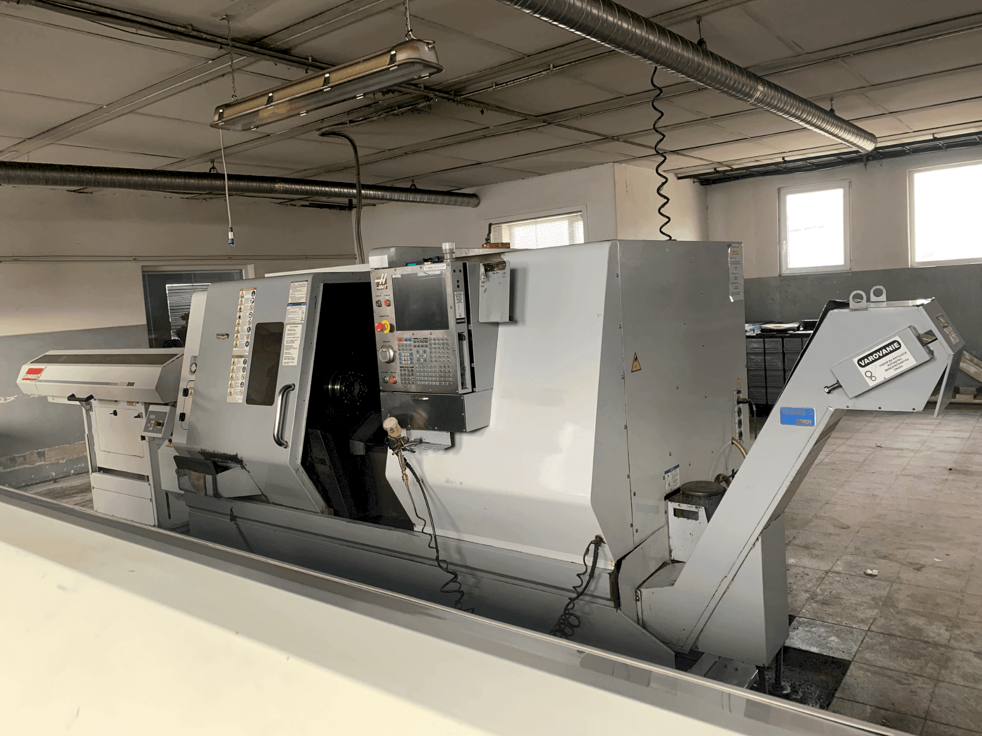 Front view of HAAS SL-30TBHE machine