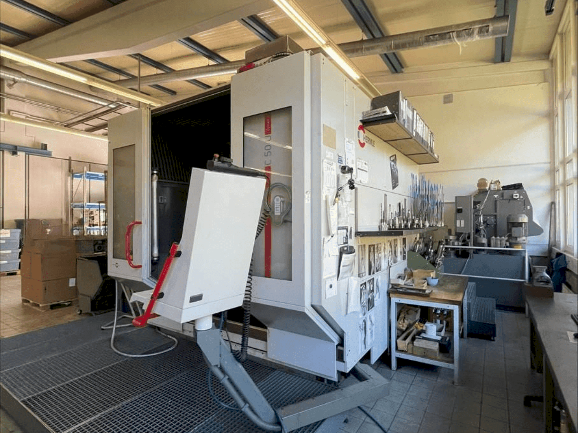 Front view of HERMLE C50U machine