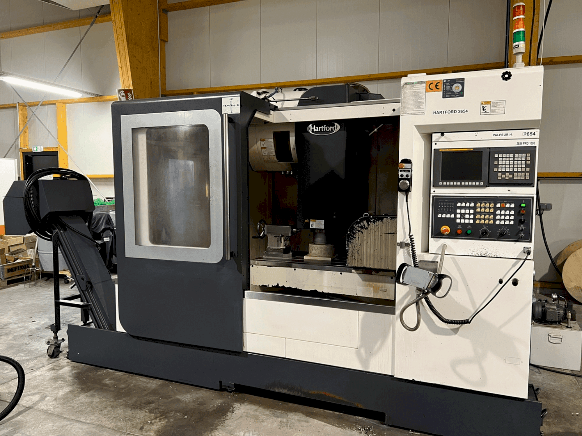 Front view of HARTFORD PRO 1000 machine