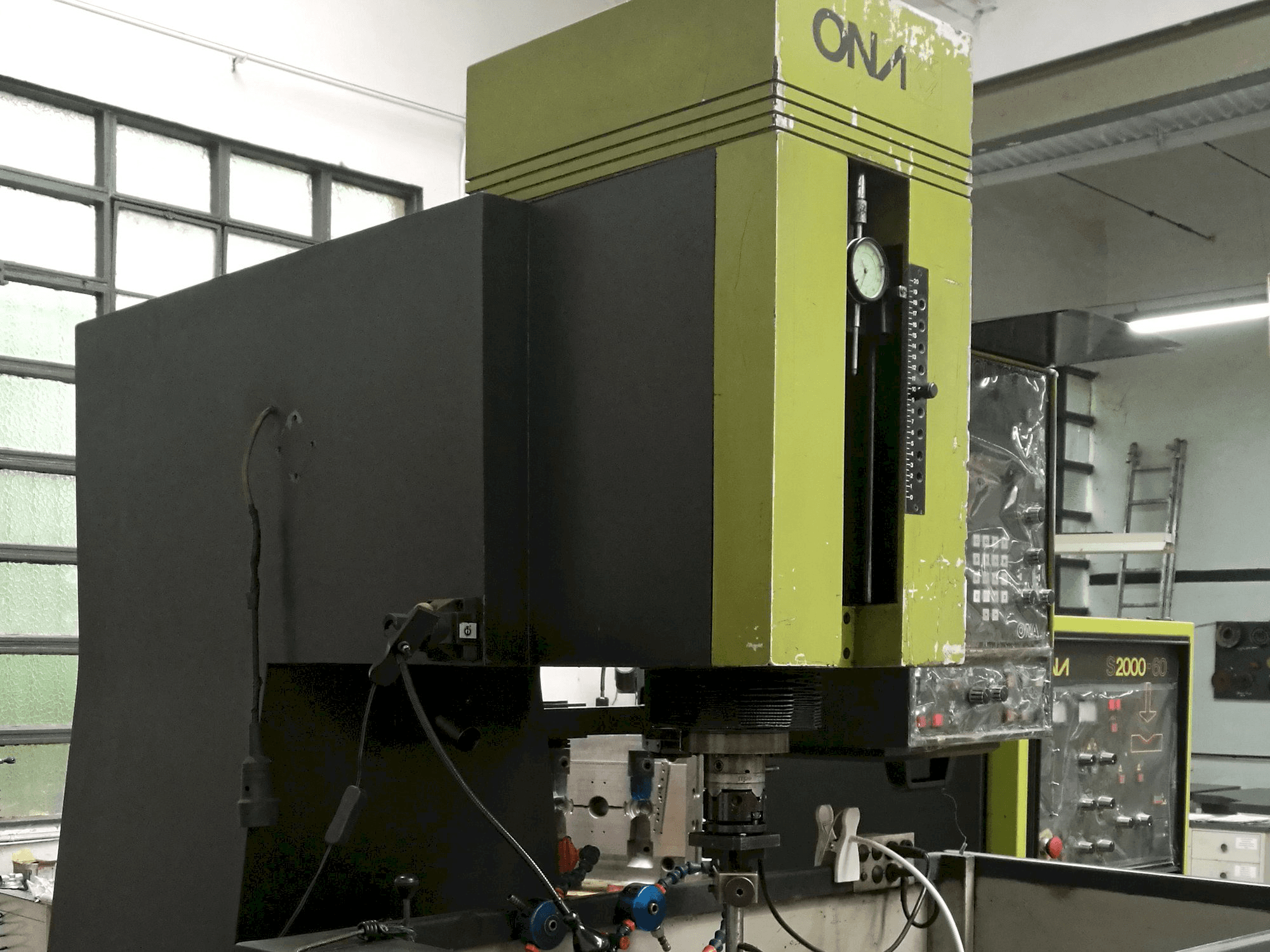 Left view of ONA IN 260 machine