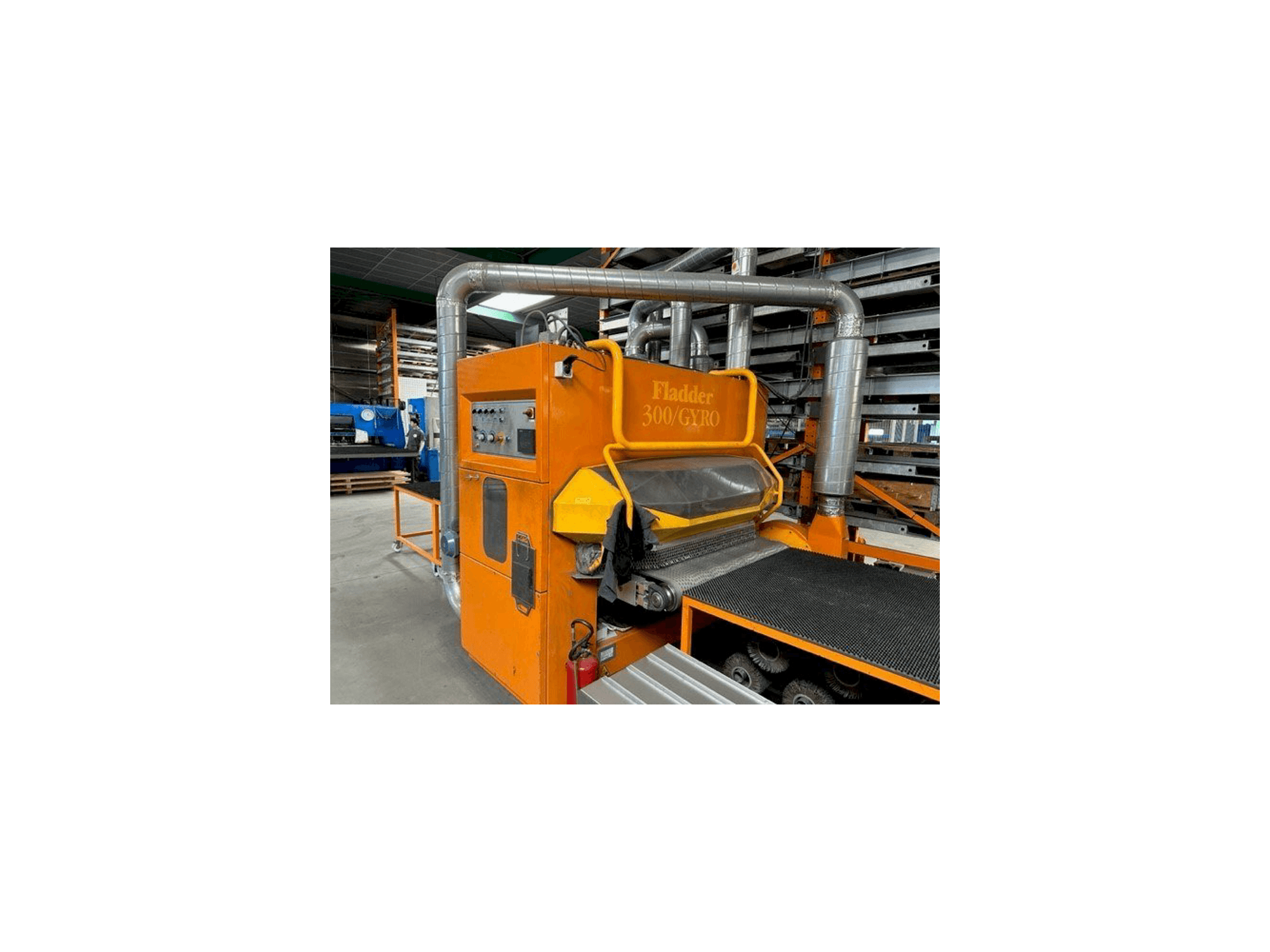 Front view of Fladder 300/GYRO-1300 VAC machine