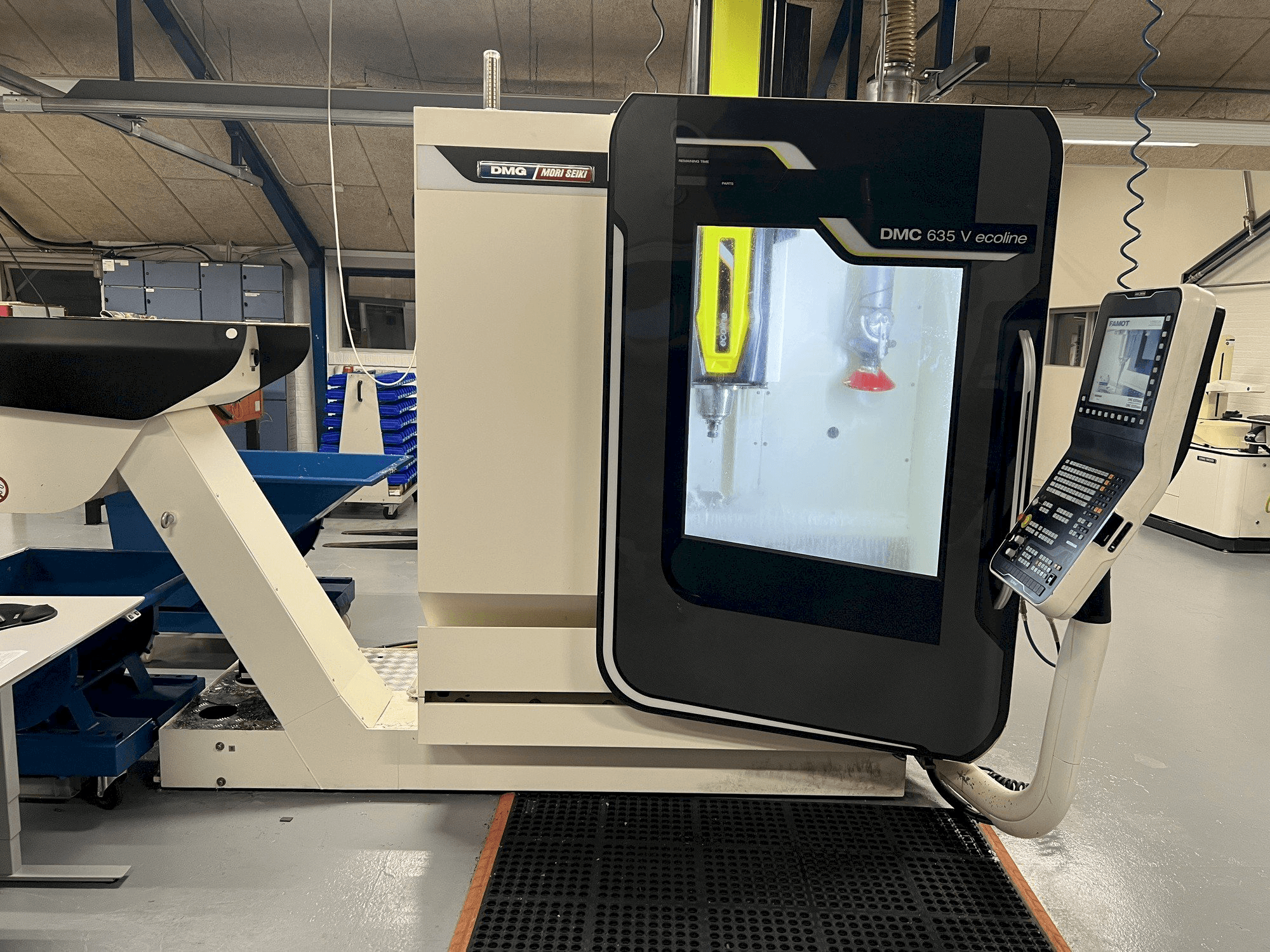 Front view of DMG Mori Seiki DMC 635 V ECOLINE machine