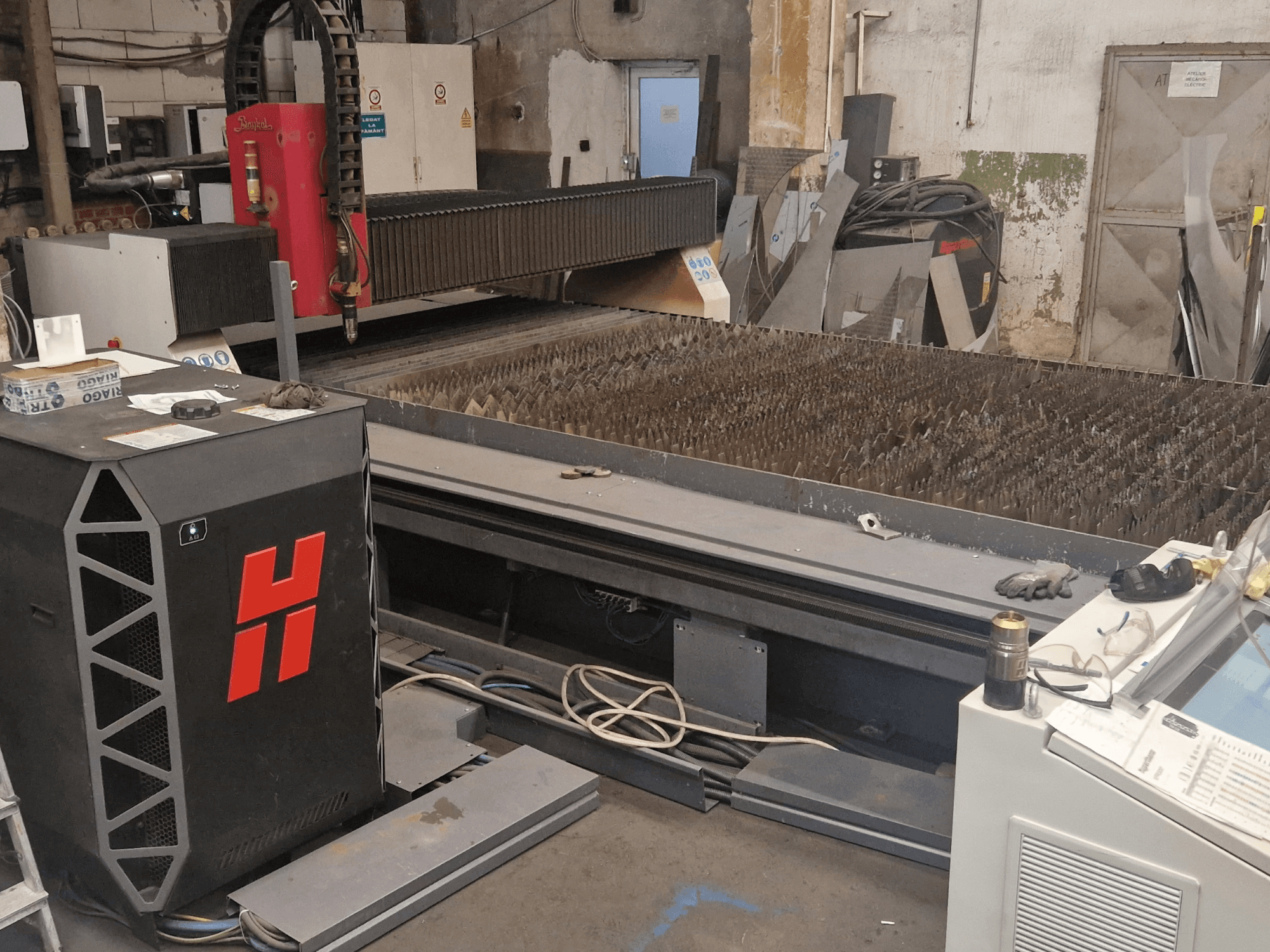 Baykal BPS 2004 plasma cutting machine in a workshop, front view showcasing cutting bed and control panel.