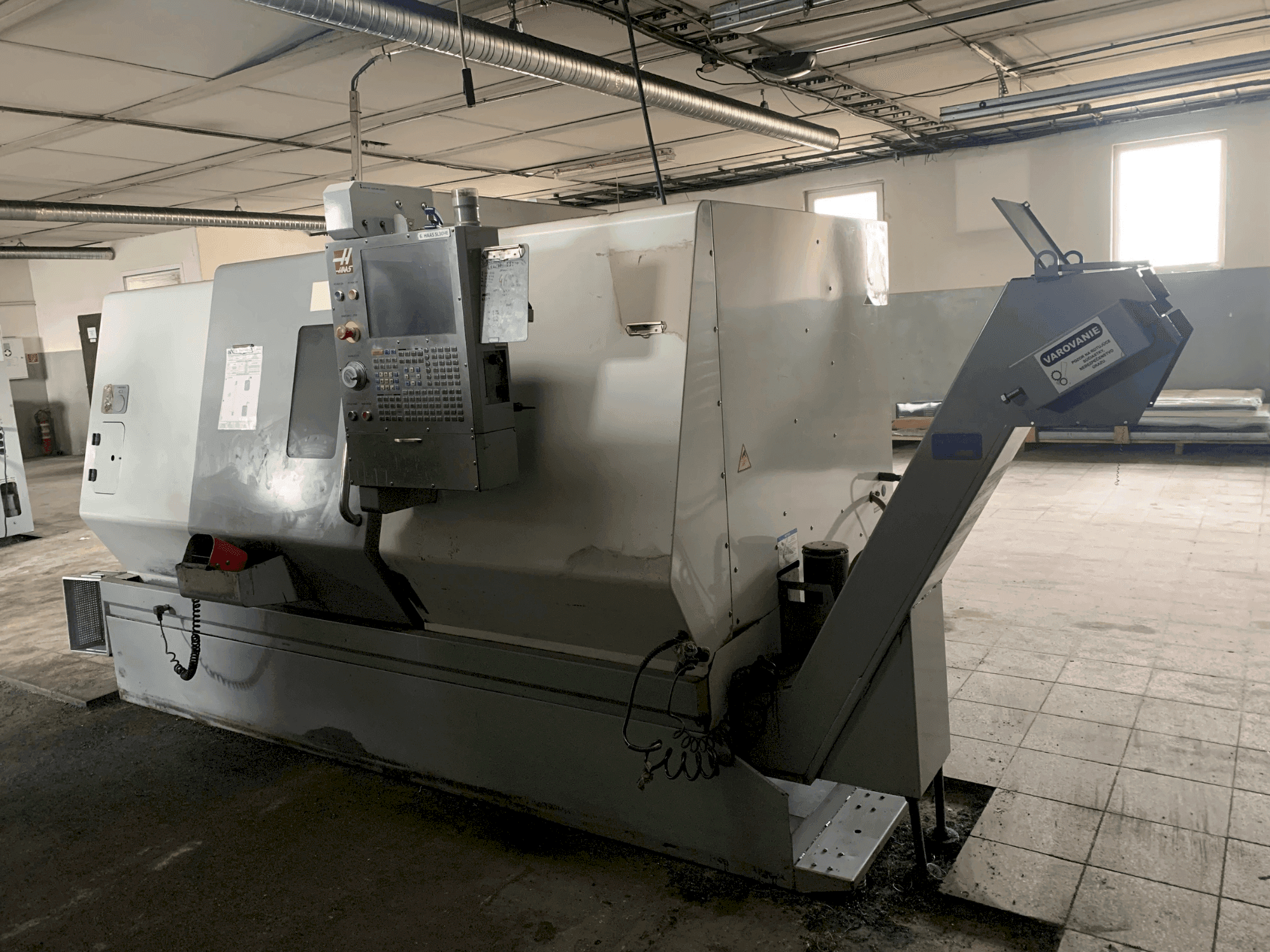 Front view of HAAS HAAS SL-30HE machine