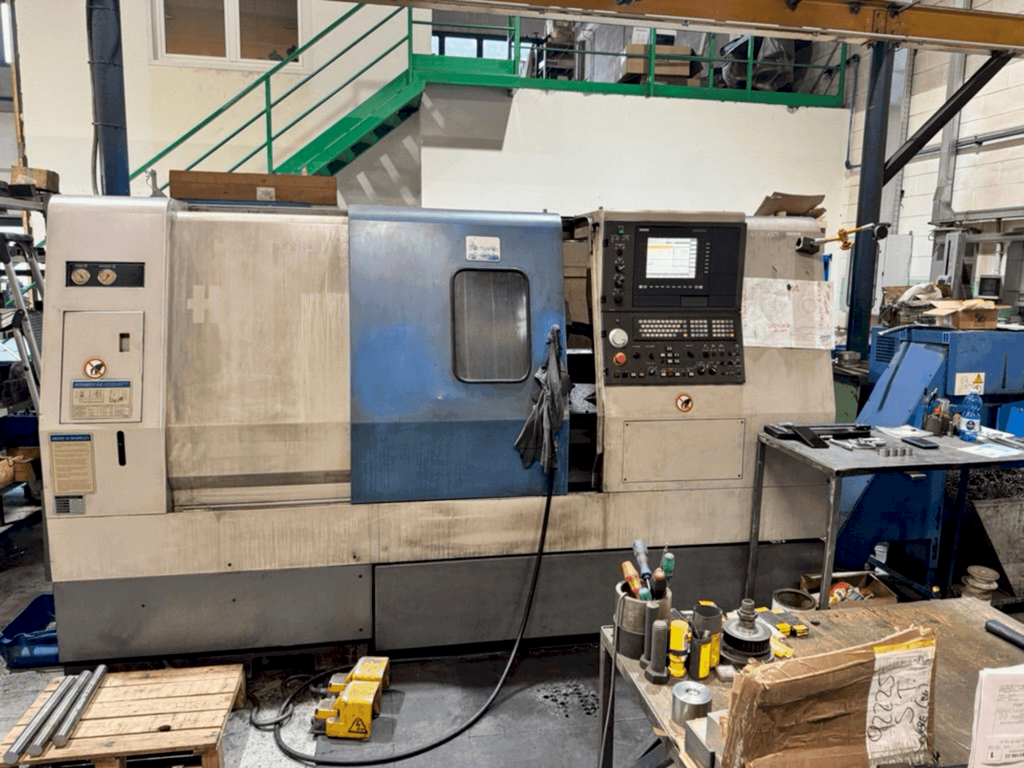 Front view of Hyundai Hit 250C machine