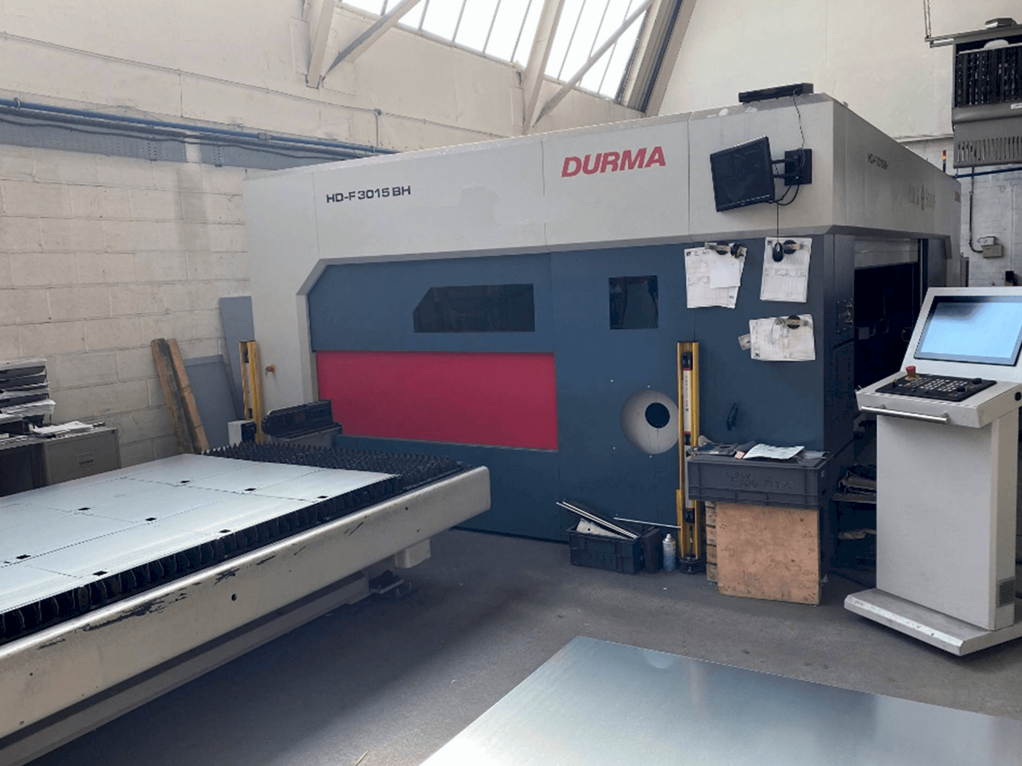 Front view of Durma HD-F 3015 BH 4kW Fiber machine