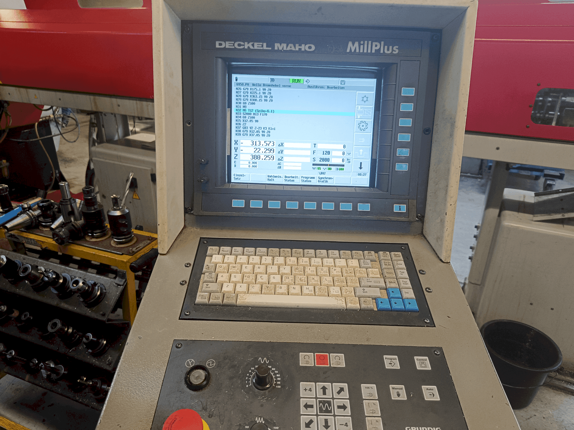 Front view of DECKEL MAHO DMU 50V machine