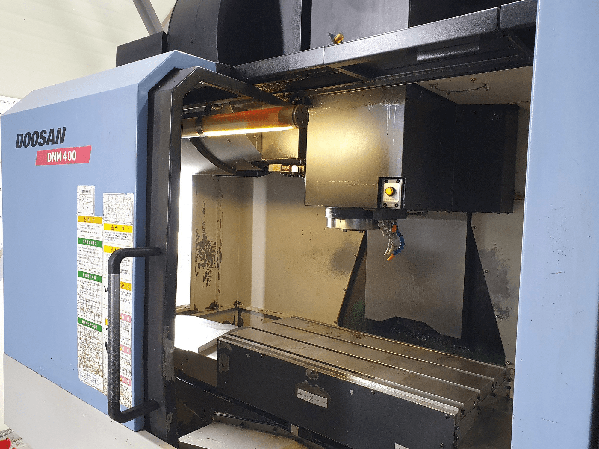 Front view of Doosan DNM400 machine