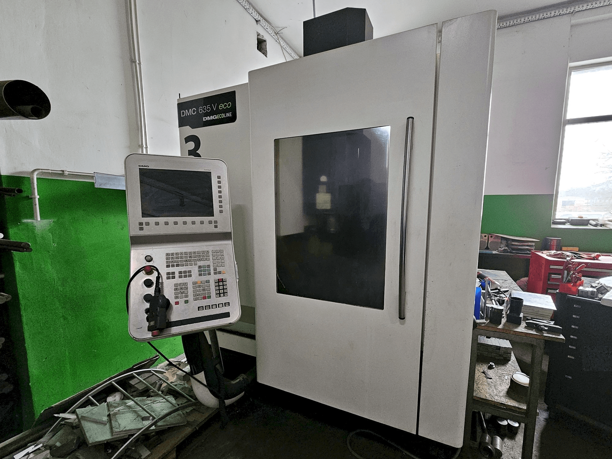 Front view of DMG DMC 635 V ecoline machine