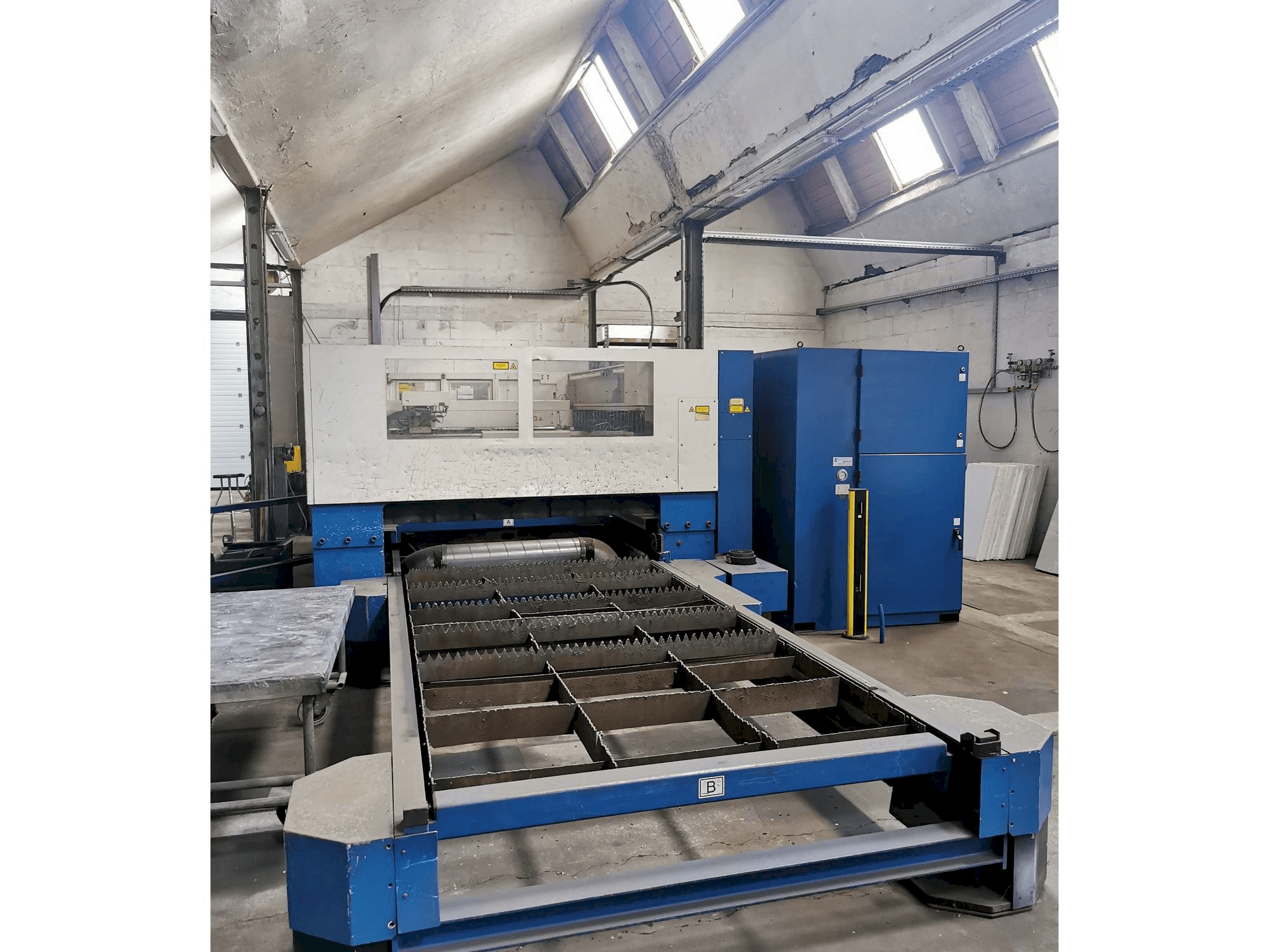Front view of Trumpf Trumatic L3030 machine