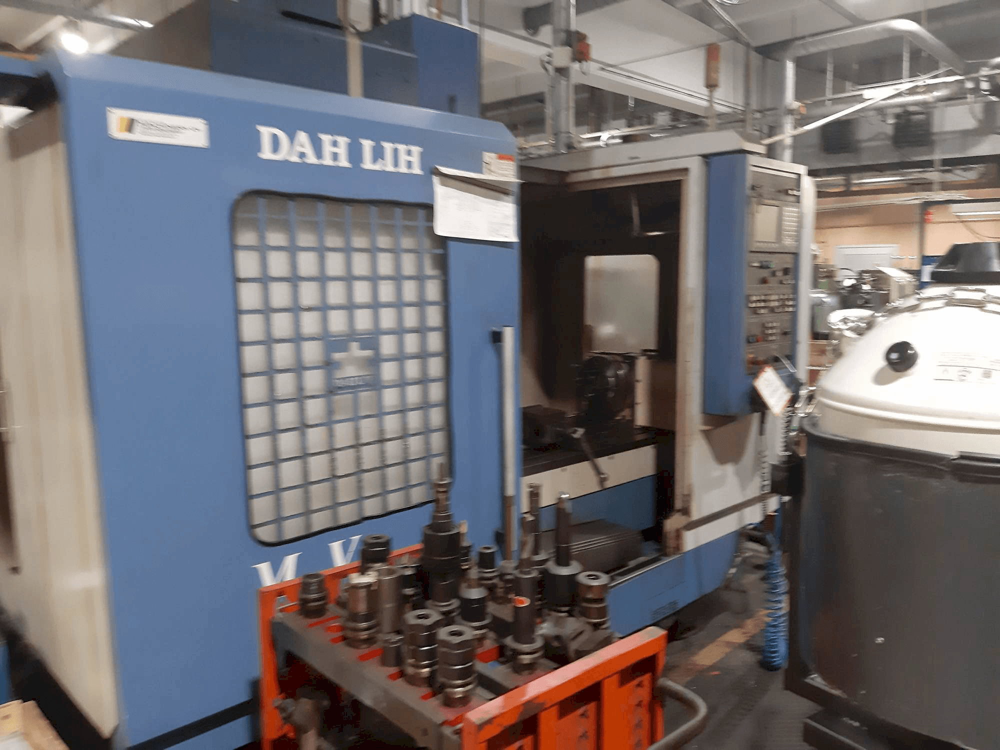 Front view of DAH LIH MCV1020BA machine
