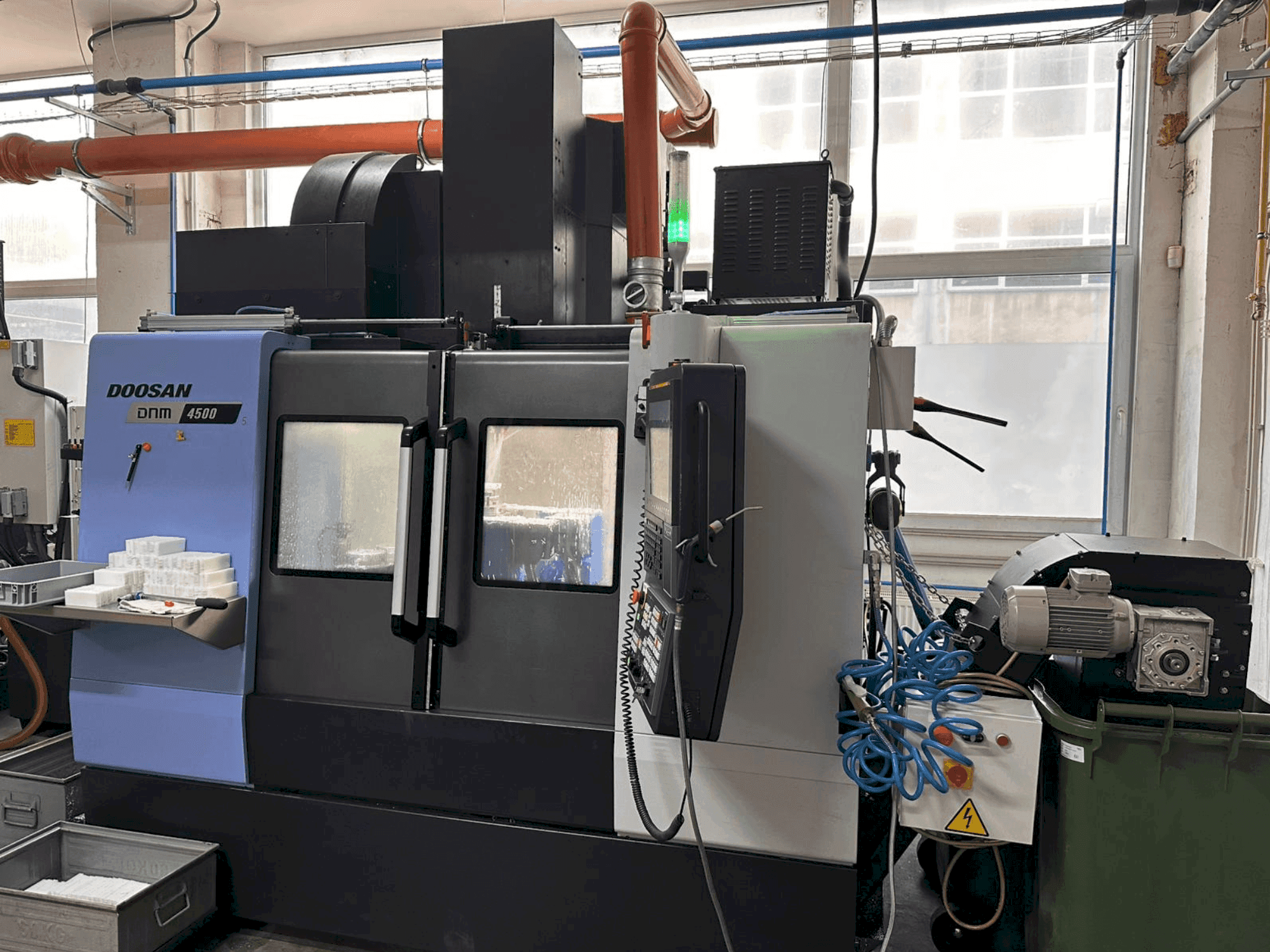 Front view of DOOSAN DNM 4500 machine