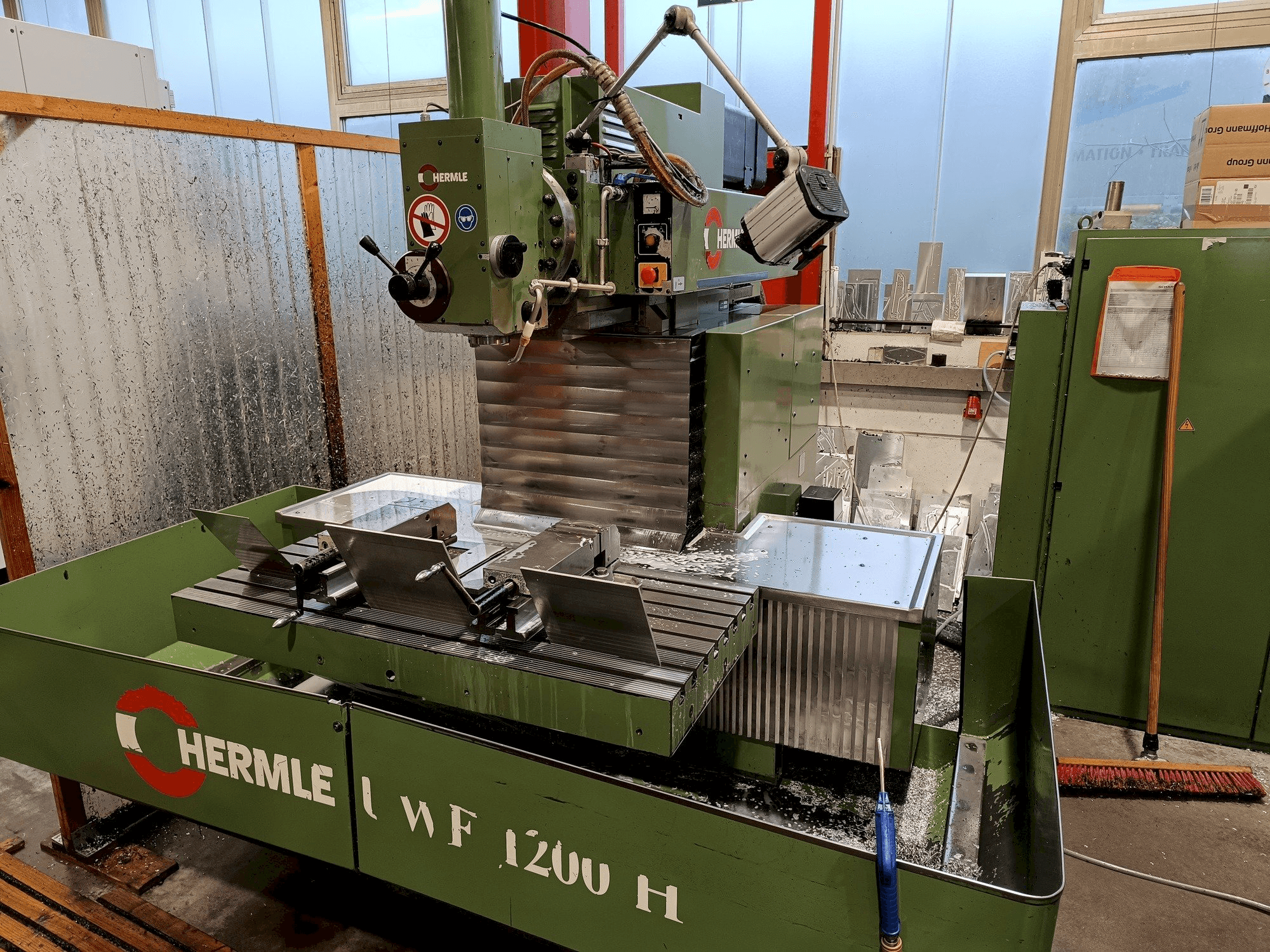 Front view of HERMLE UWF1200 machine