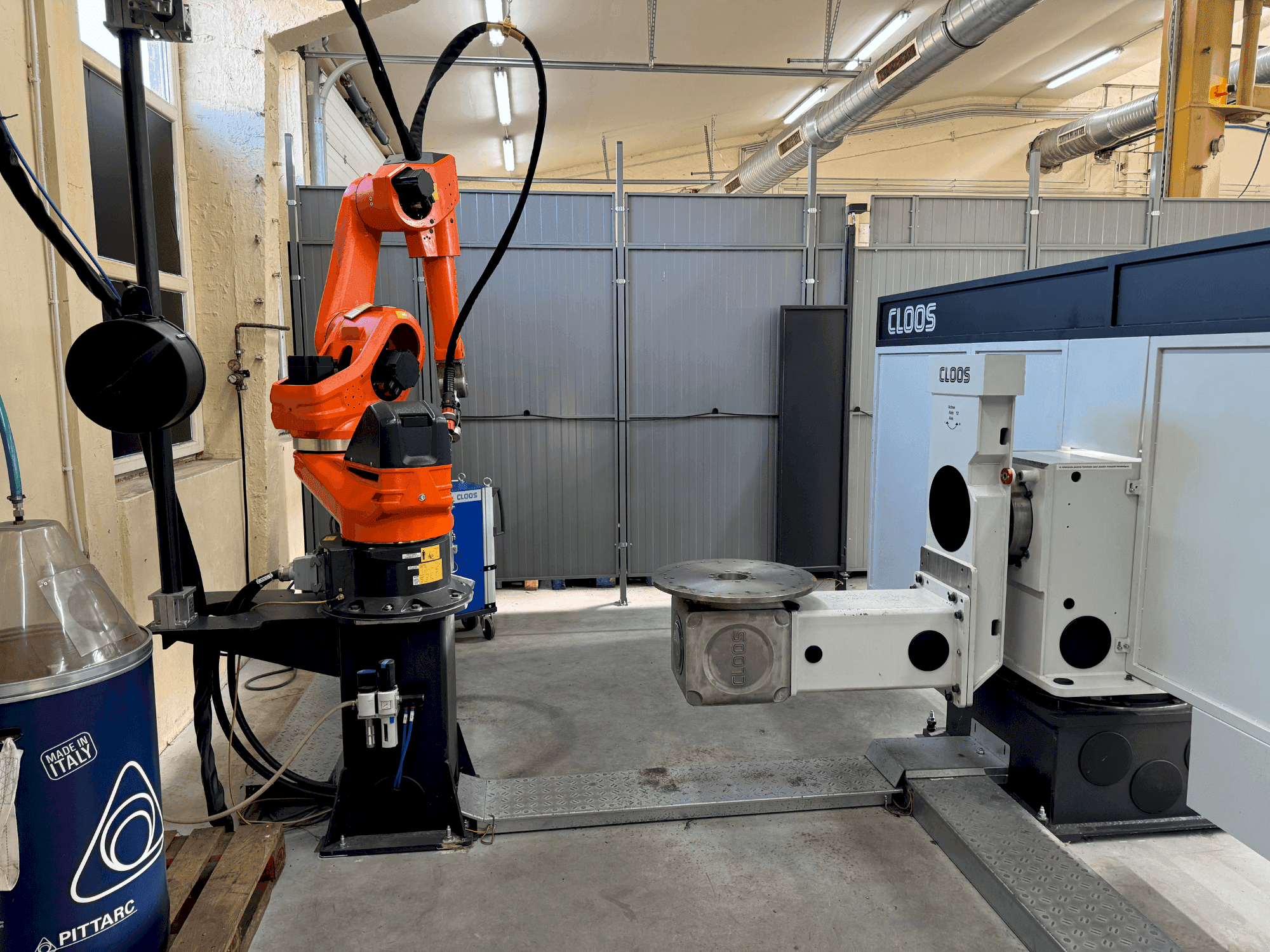 Front view of CLOOS QIROX CS-50 machine