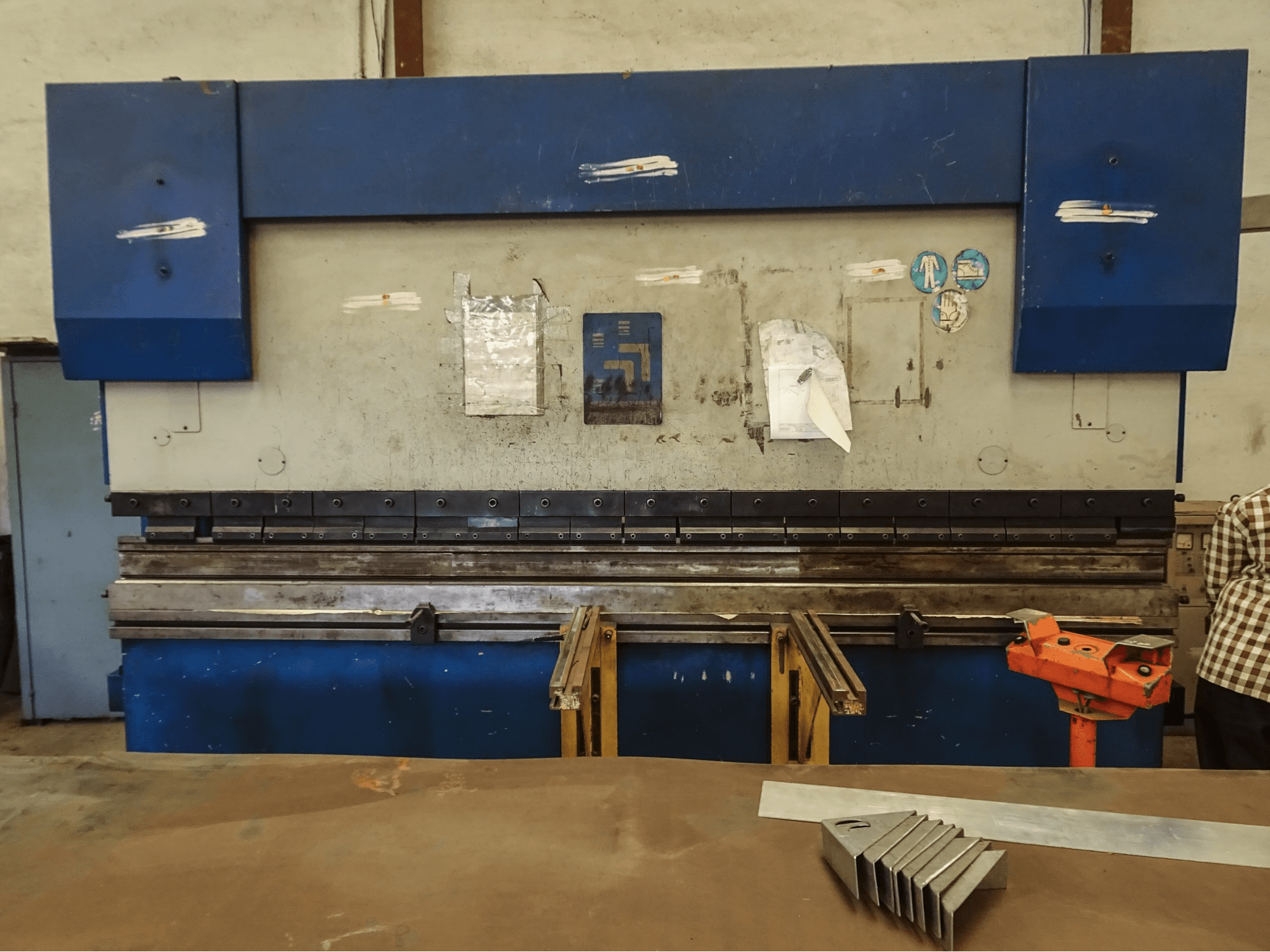 Front view of Hindustan Hydraulics EHP 110 Machine