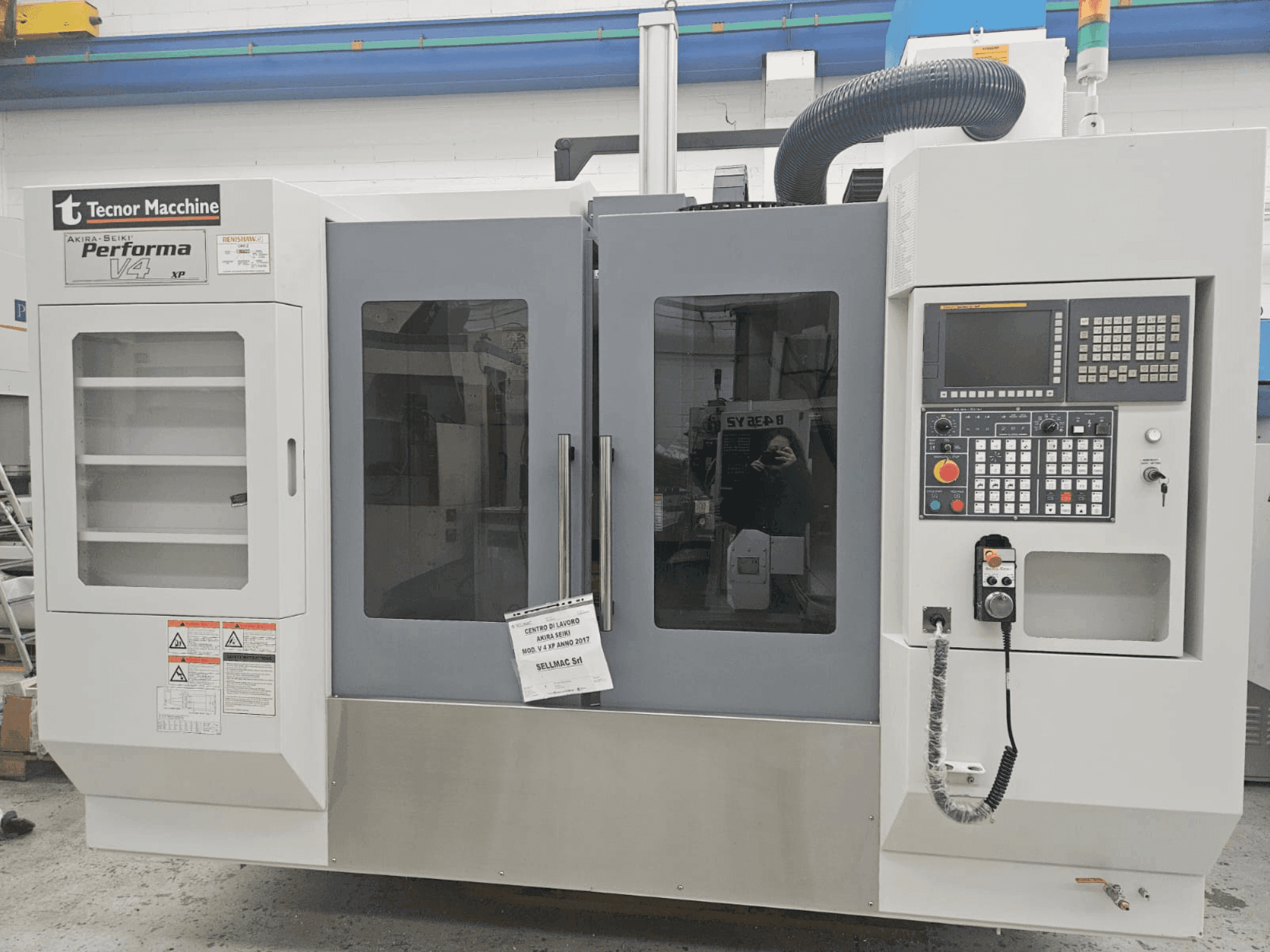 Front view of Akira Seiki Performa V 4 XP machine