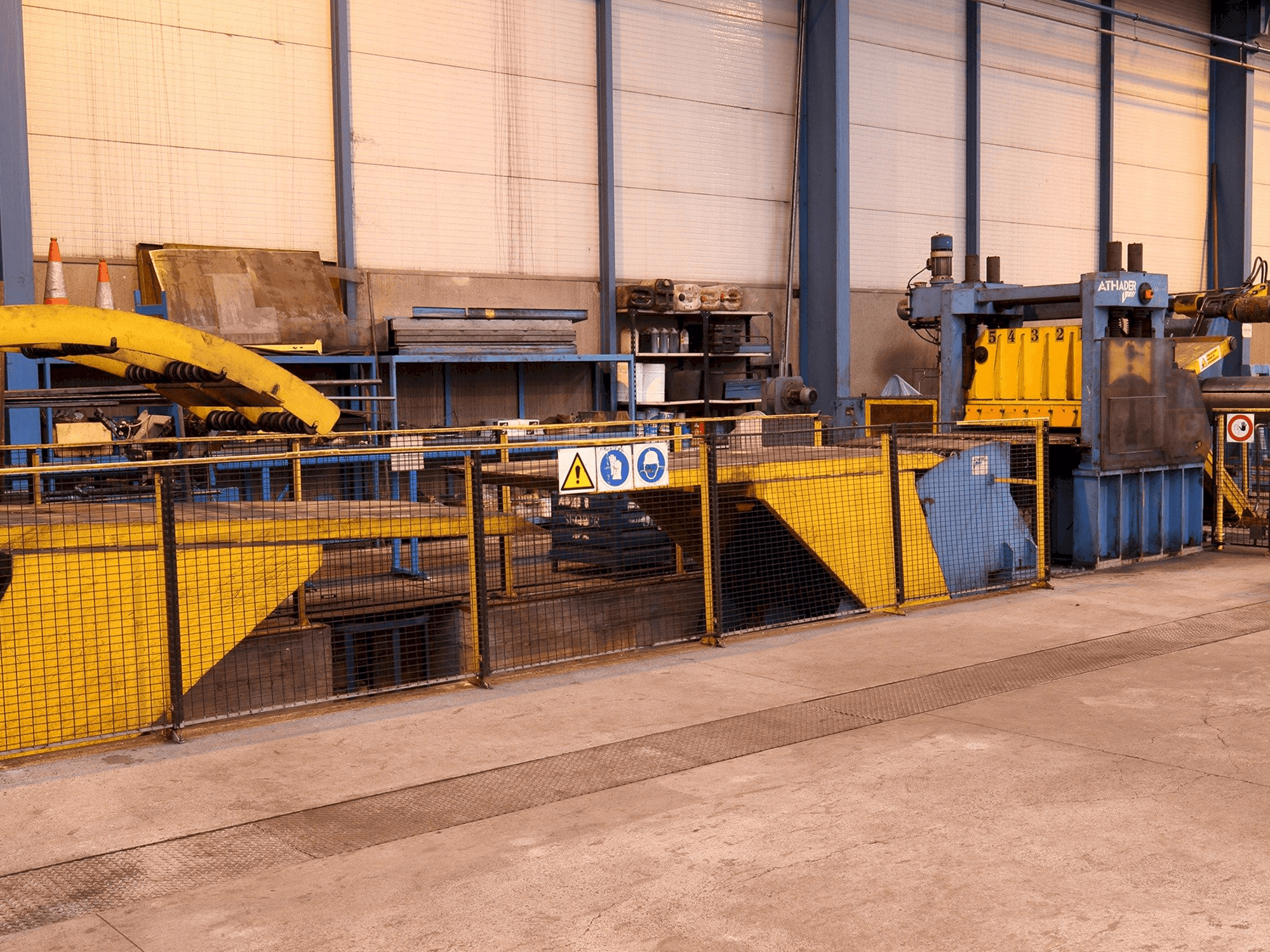 Front view of ATHADER J21 machine