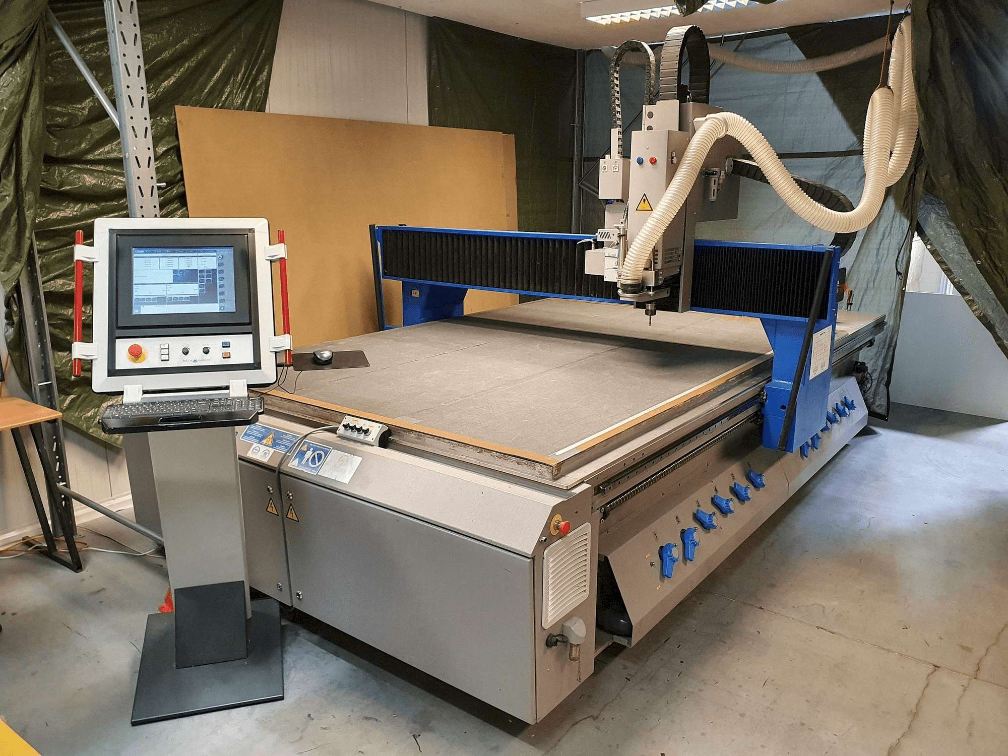 Front view of MECANUMERIC Mecapro PRO 3020 machine