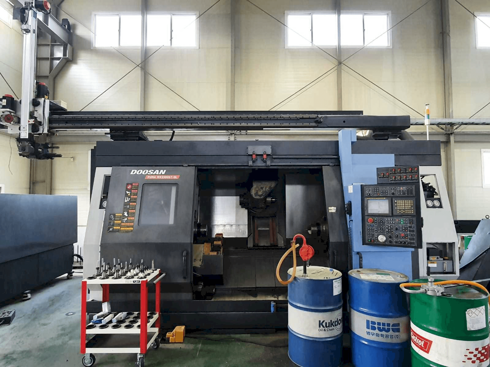 Front view of Doosan Puma MX2500ST-GL machine